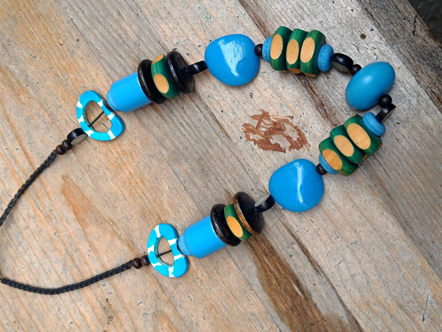 Vintage Wooden Necklace in Blue and Green| 70s handmade bohemian hippy jewelry