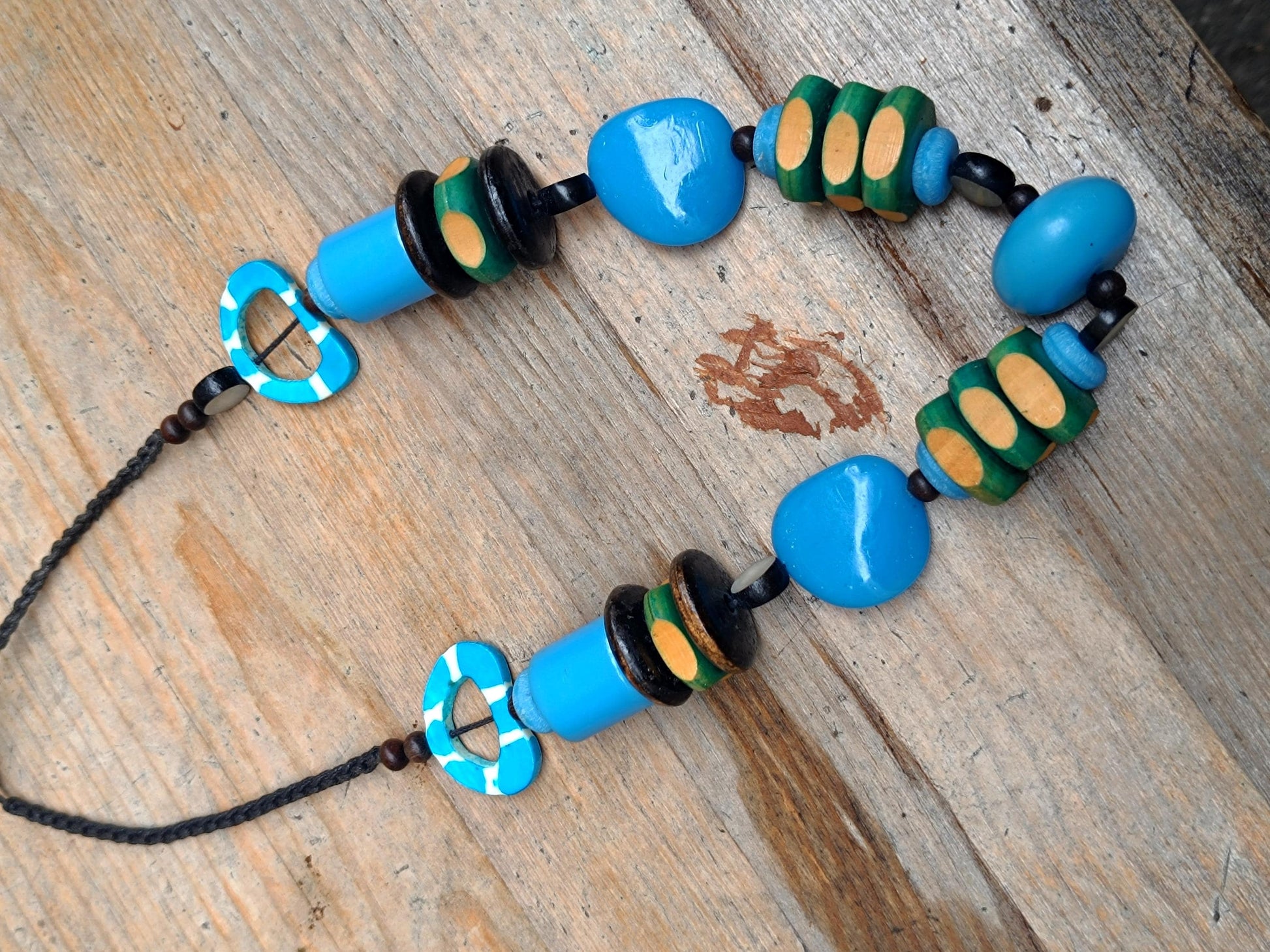 Vintage Wooden Necklace in Blue and Green| 70s handmade bohemian hippy jewelry