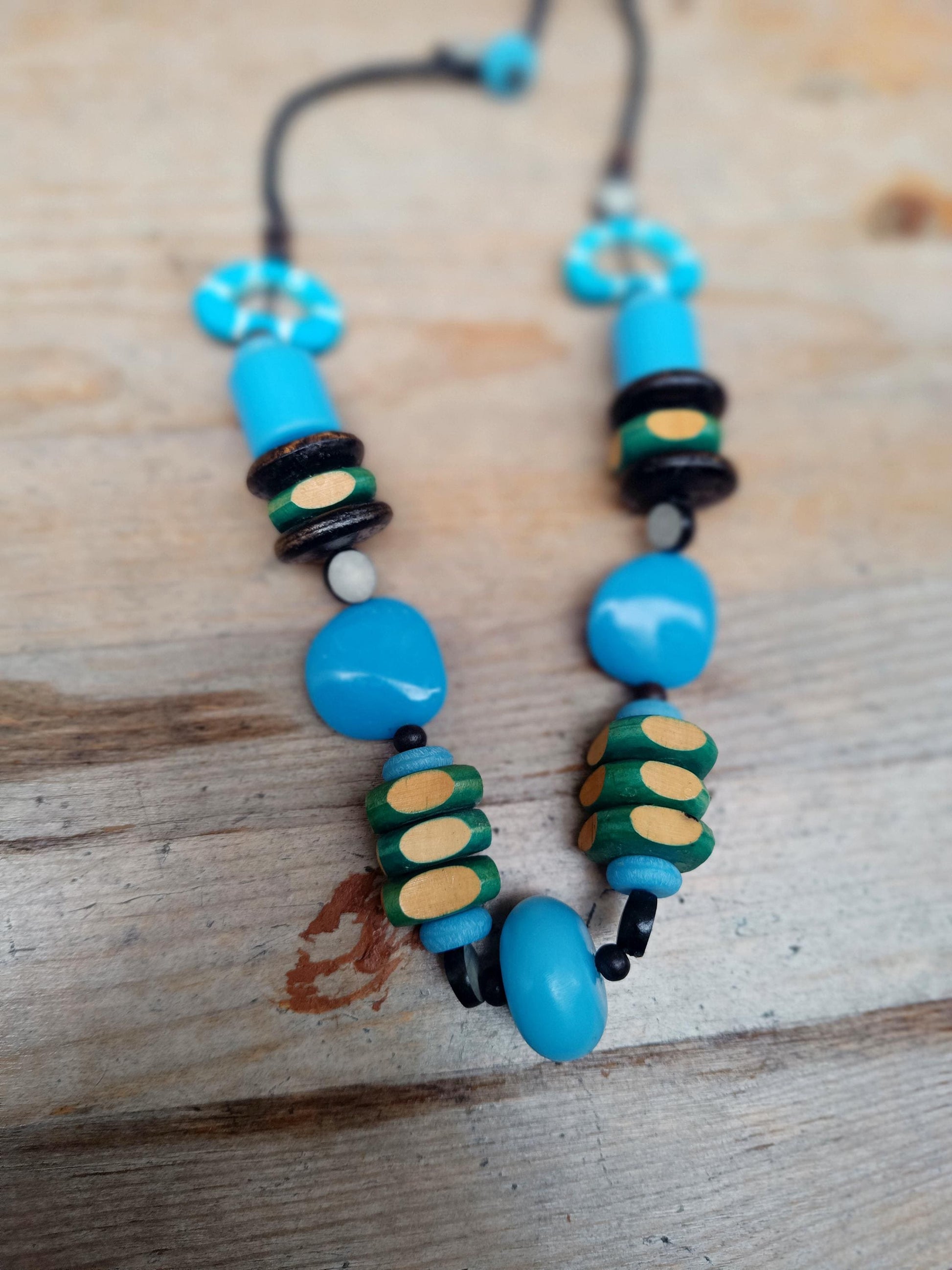 Vintage Wooden Necklace in Blue and Green| 70s handmade bohemian hippy jewelry