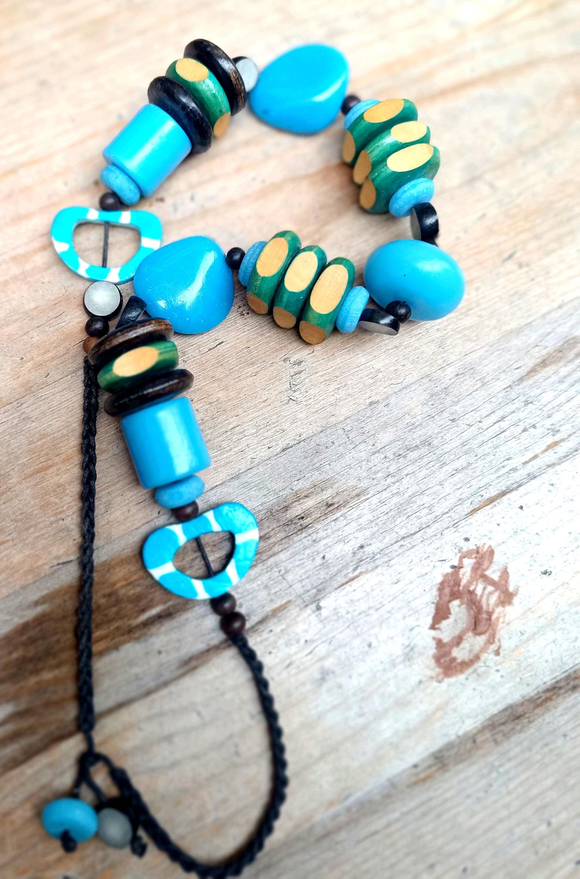 Vintage Wooden Necklace in Blue and Green| 70s handmade bohemian hippy jewelry