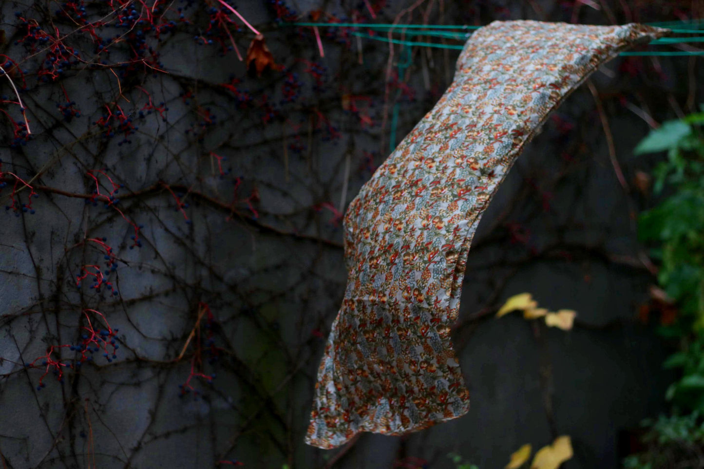 Vintage Floral Print Silk Scarf| Gifts for her 90s Silk Necktie