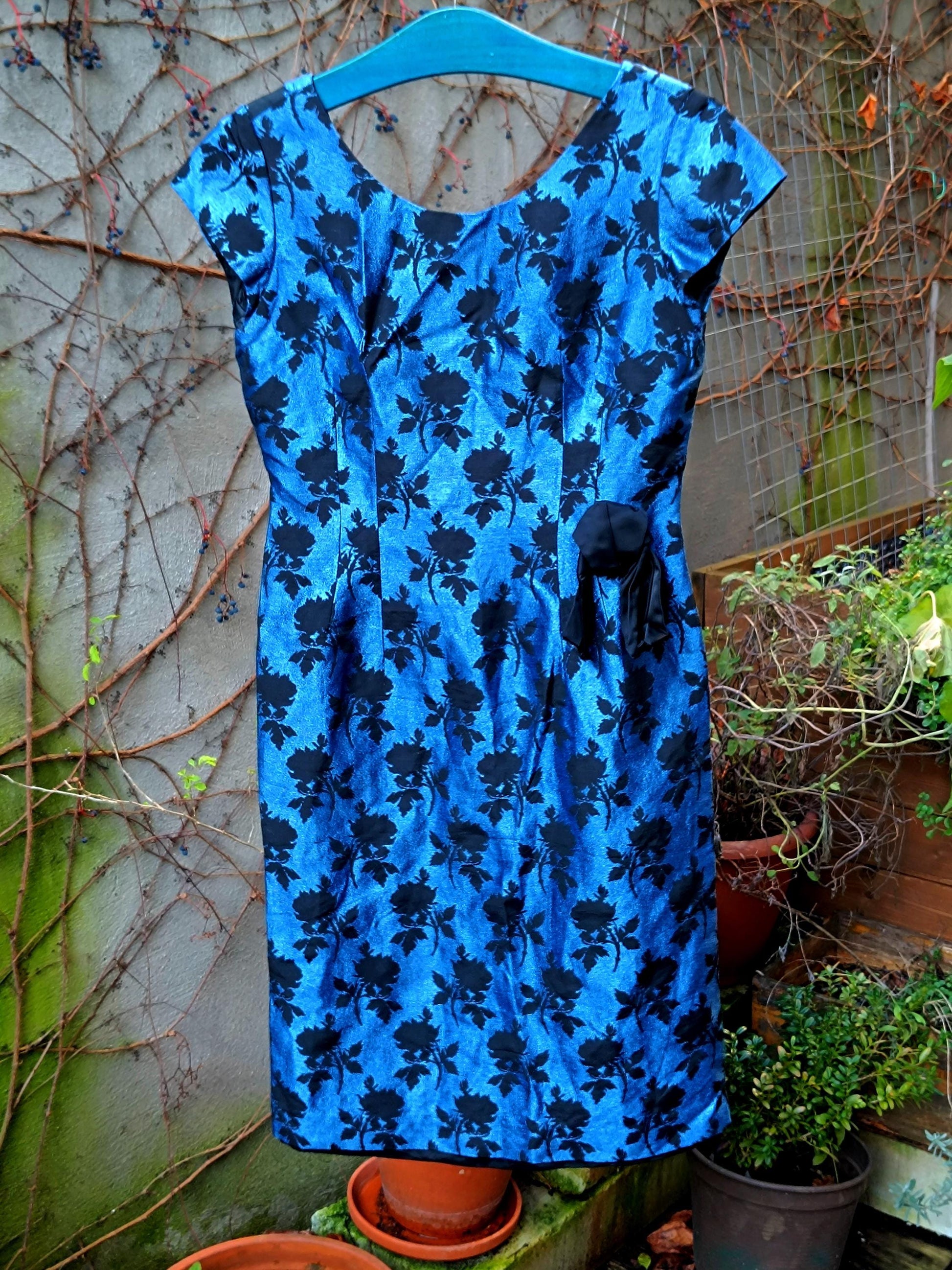 1950s Blue Floral Brocade Cocktail Dress Mid Century Wiggle Dress Metallic Party M