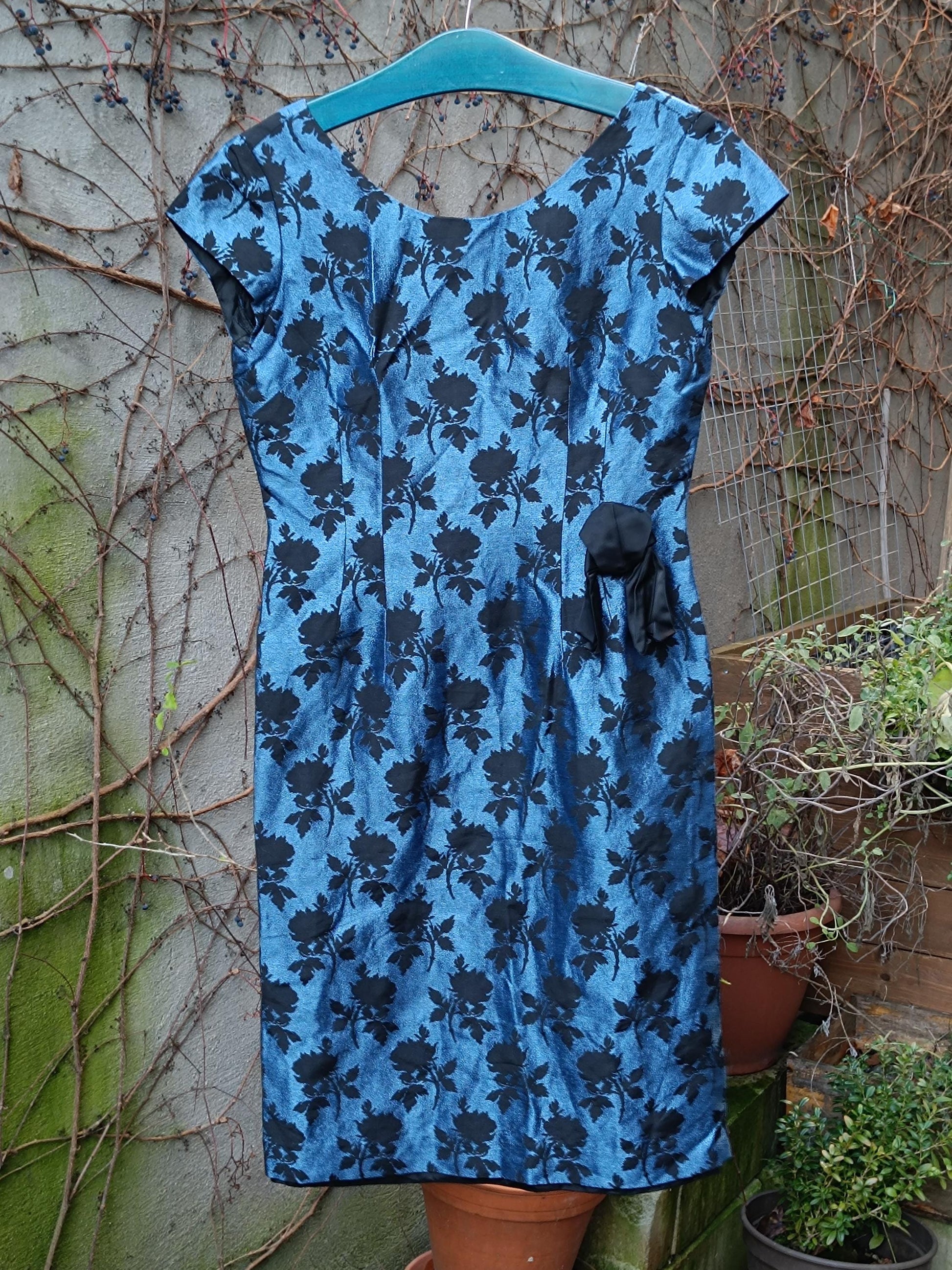 1950s Blue Floral Brocade Cocktail Dress Mid Century Wiggle Dress Metallic Party M