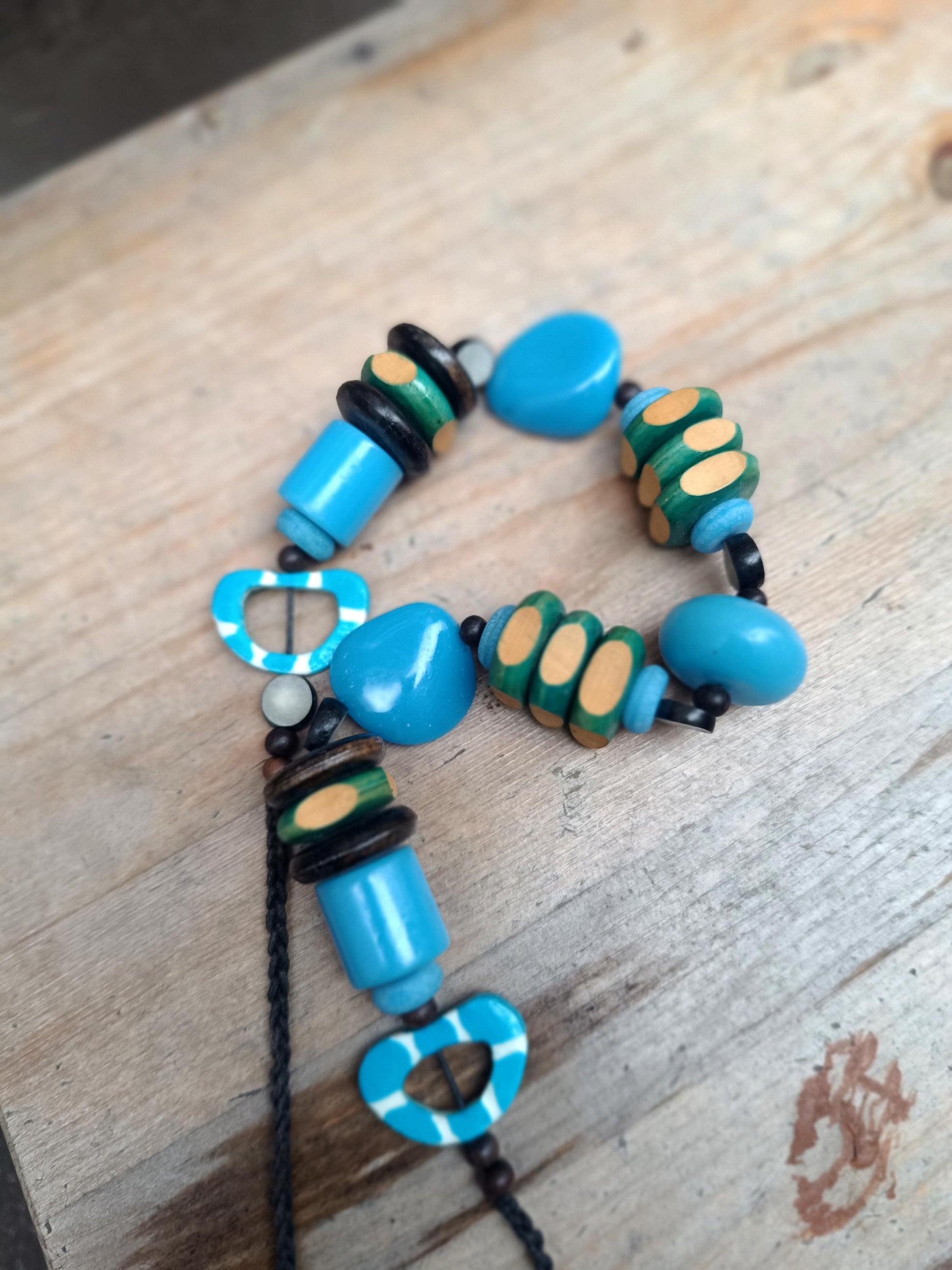 Vintage Wooden Necklace in Blue and Green| 70s handmade bohemian hippy jewelry