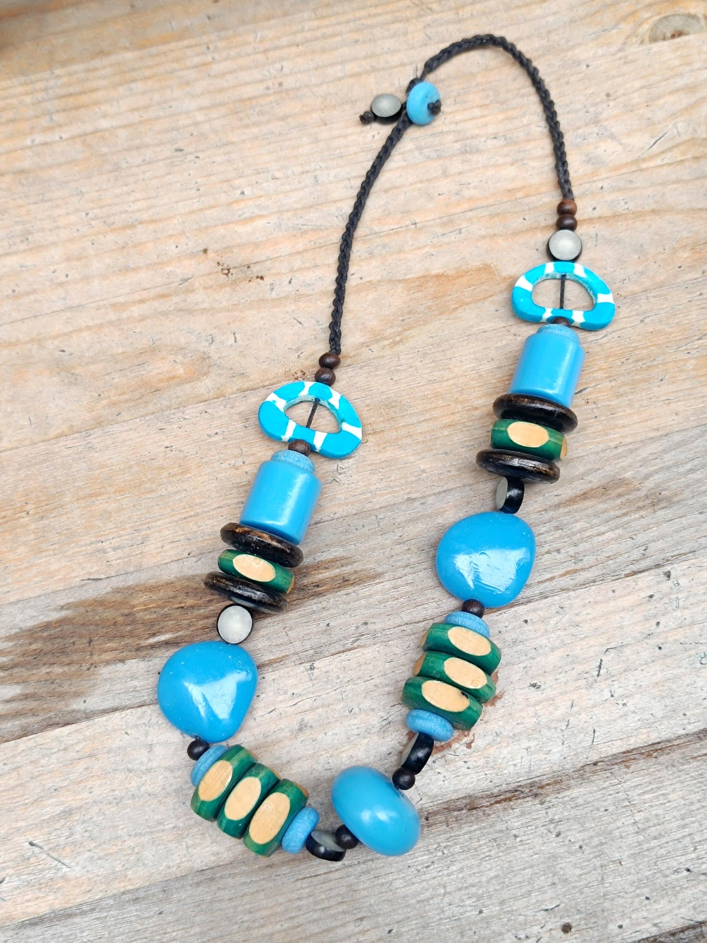 Vintage Wooden Necklace in Blue and Green| 70s handmade bohemian hippy jewelry