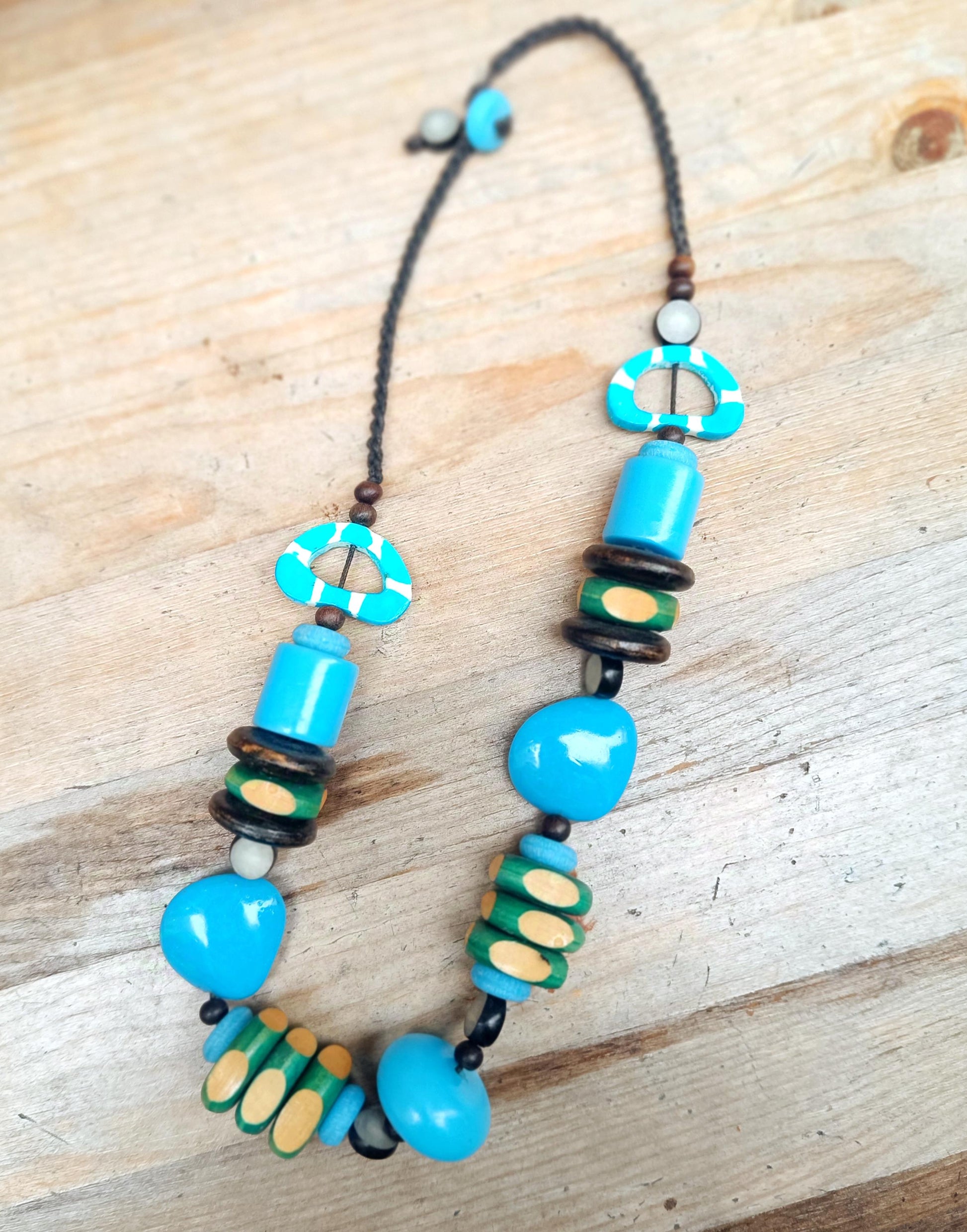 Vintage Wooden Necklace in Blue and Green| 70s handmade bohemian hippy jewelry