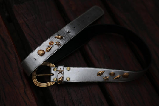 80s Metallic Leather Belt in Silver| Vintage Nautical Inspired Women's belt| Marine- themed Waist Belt with Shells and Starfish details