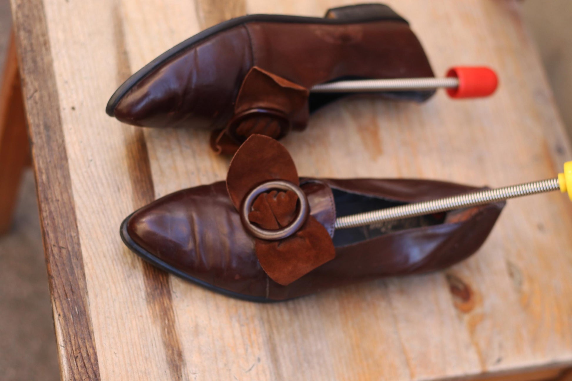 80s Leather Flats with Bow Details | Vintage Women's Classic Loafers in Brown