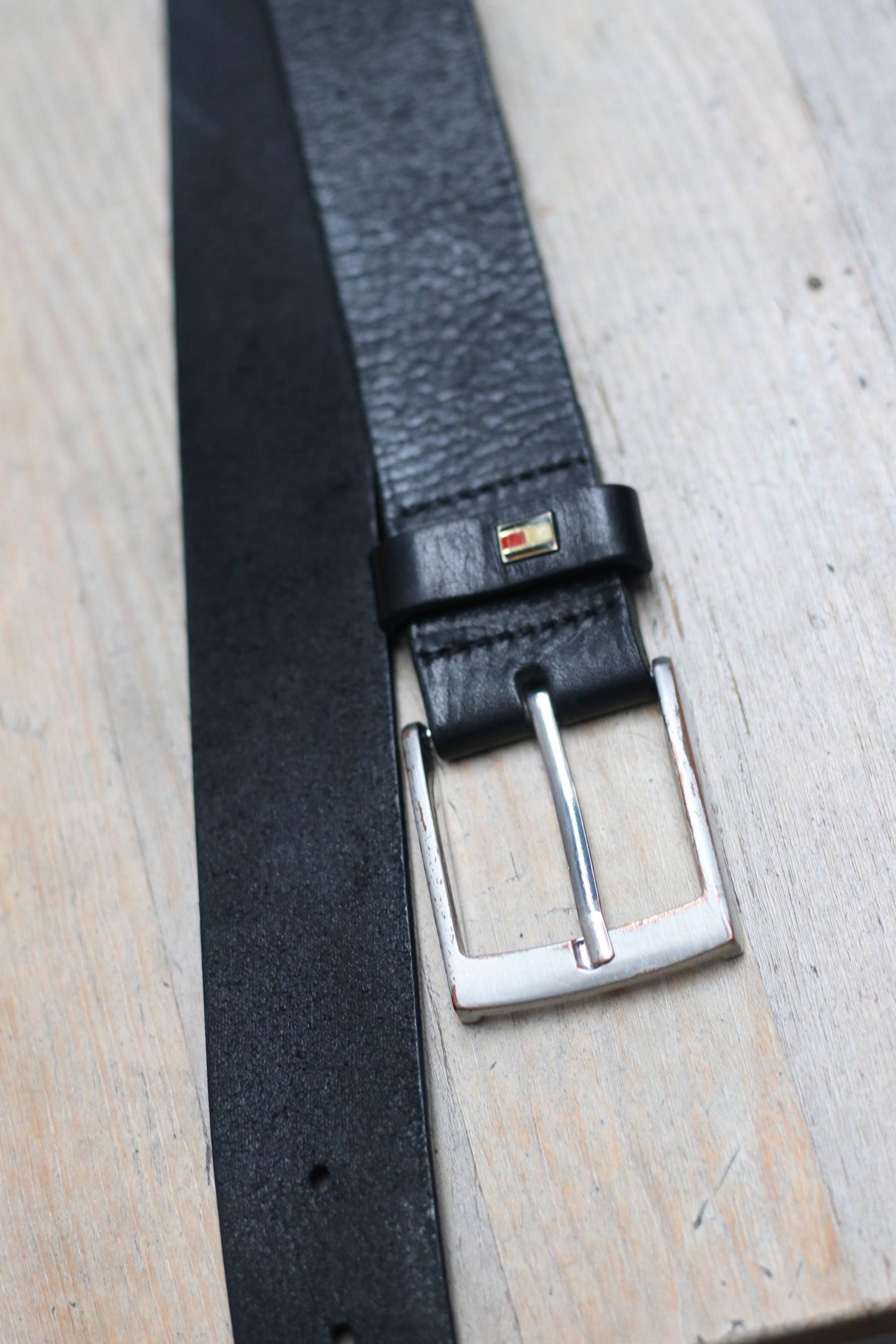 90s Tommy Hilfiger Leather Belt| Vintage Minimalist Designer Black belt with Statement Buckle shaped| Capsule Wardrobe Women's Waist belt