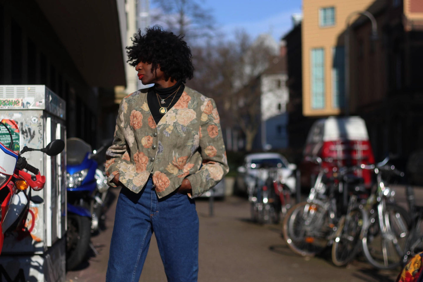 80s Linen Floral Blazer | Vintage Women's Maximalist Blazer| Cropped Bold Print suit jacket