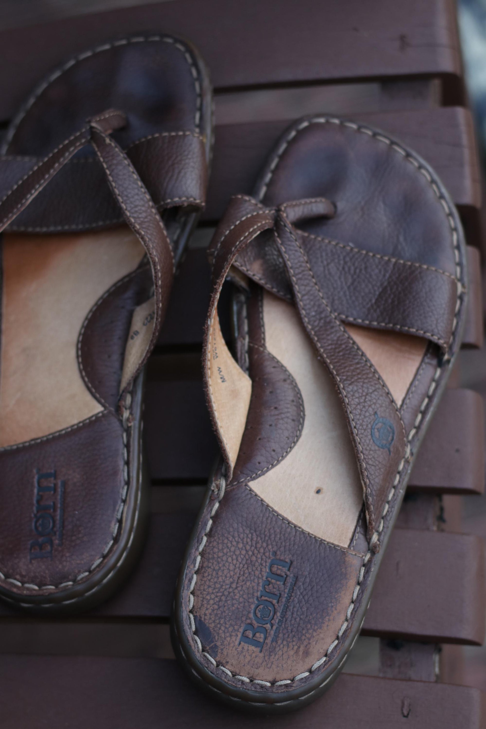 Vintage Børn Leather Sandals | 90s Women's Handcrafted Thong Sandals | Brown Cross-Strap Flip-Flops with Stitch Detailing | Summer Shoe US8