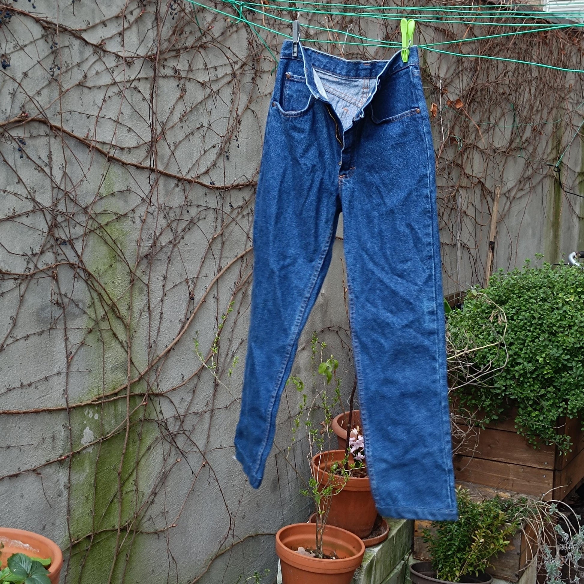 90s Vintage Tanner Jeans: High-Waisted Blue Denim