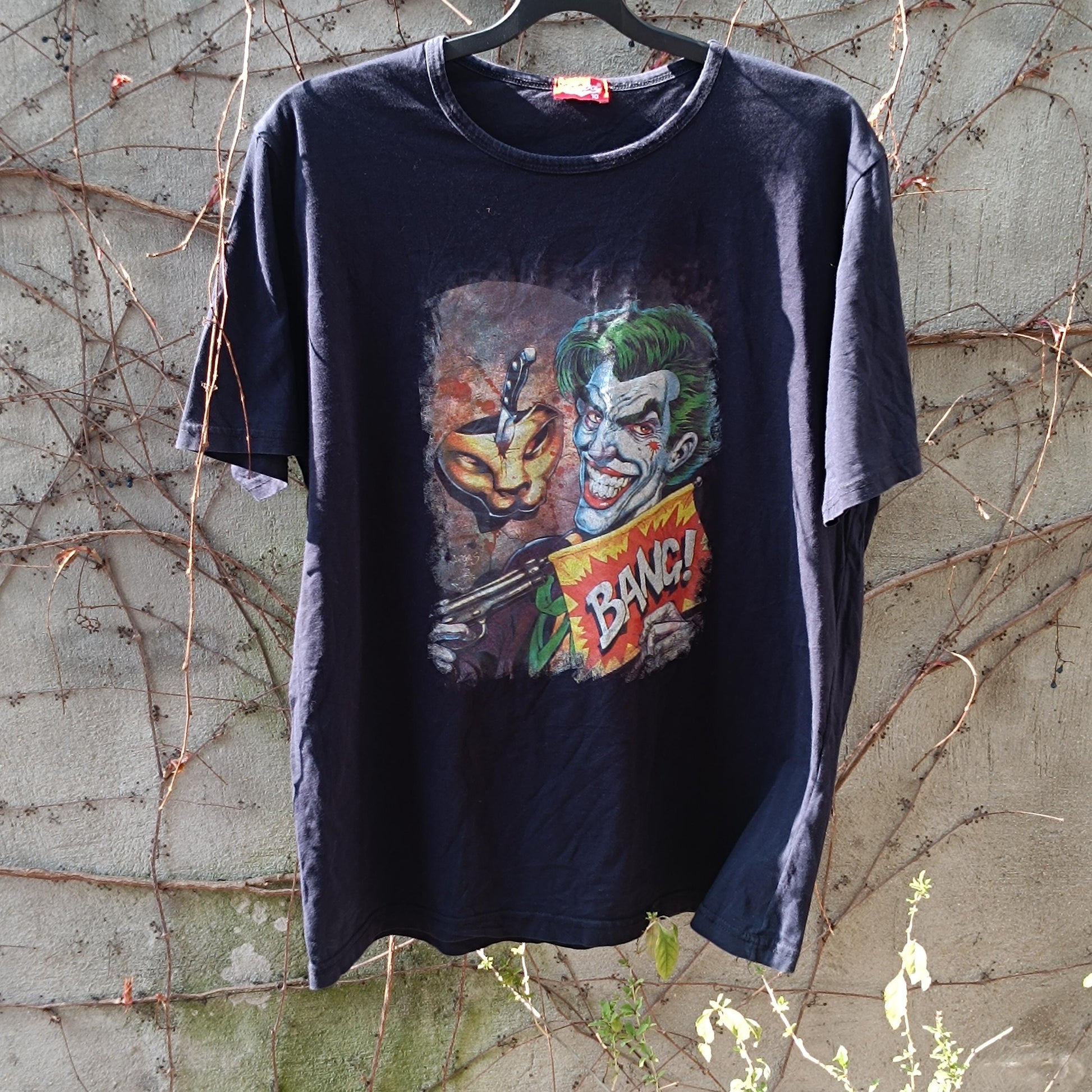 Vintage Joker Graphic T-Shirt: 90s Dark Humor Comic Tee