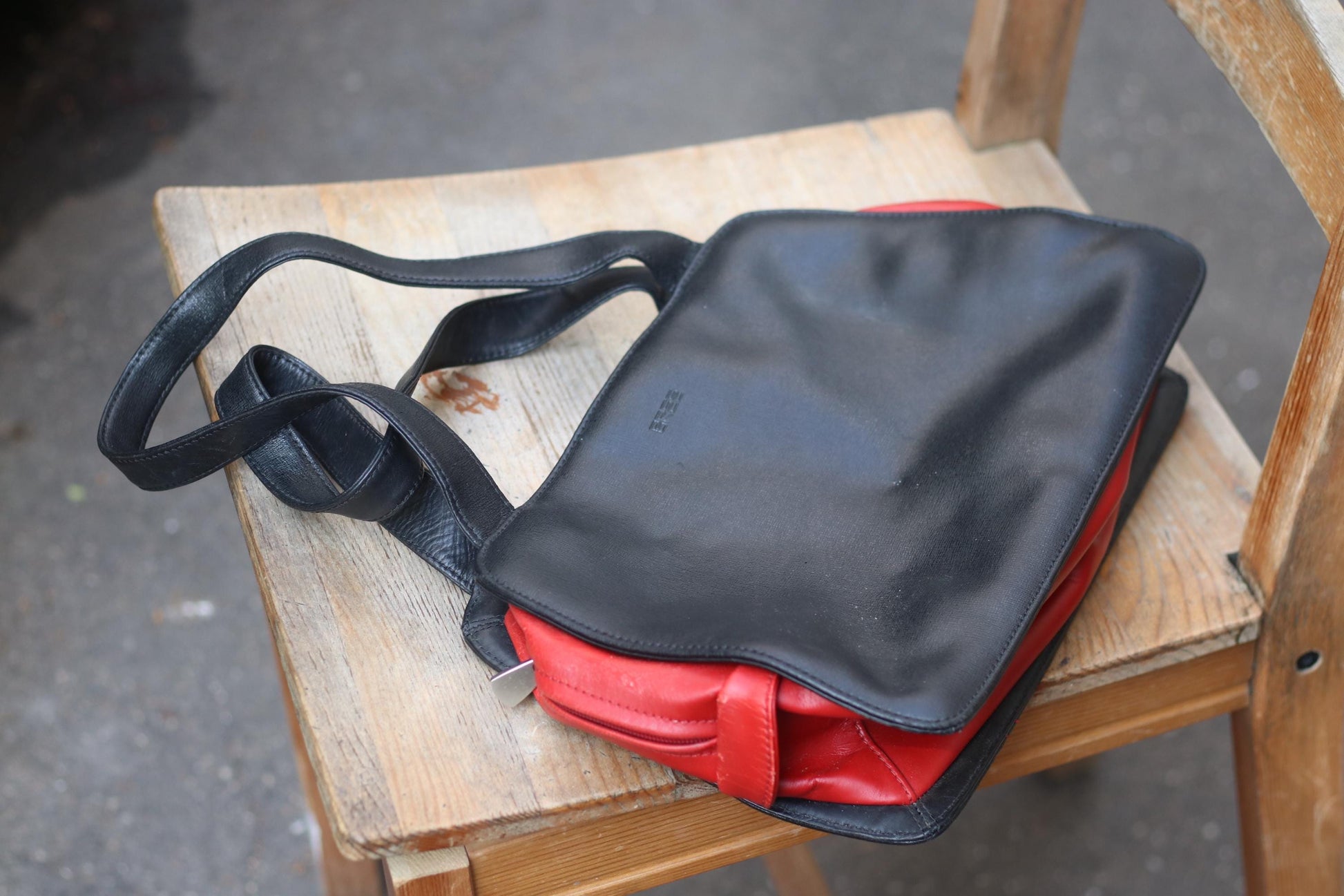 Vintage 90s Two-Tone Leather Shoulder Bag: Black & Red Minimalist Handbag