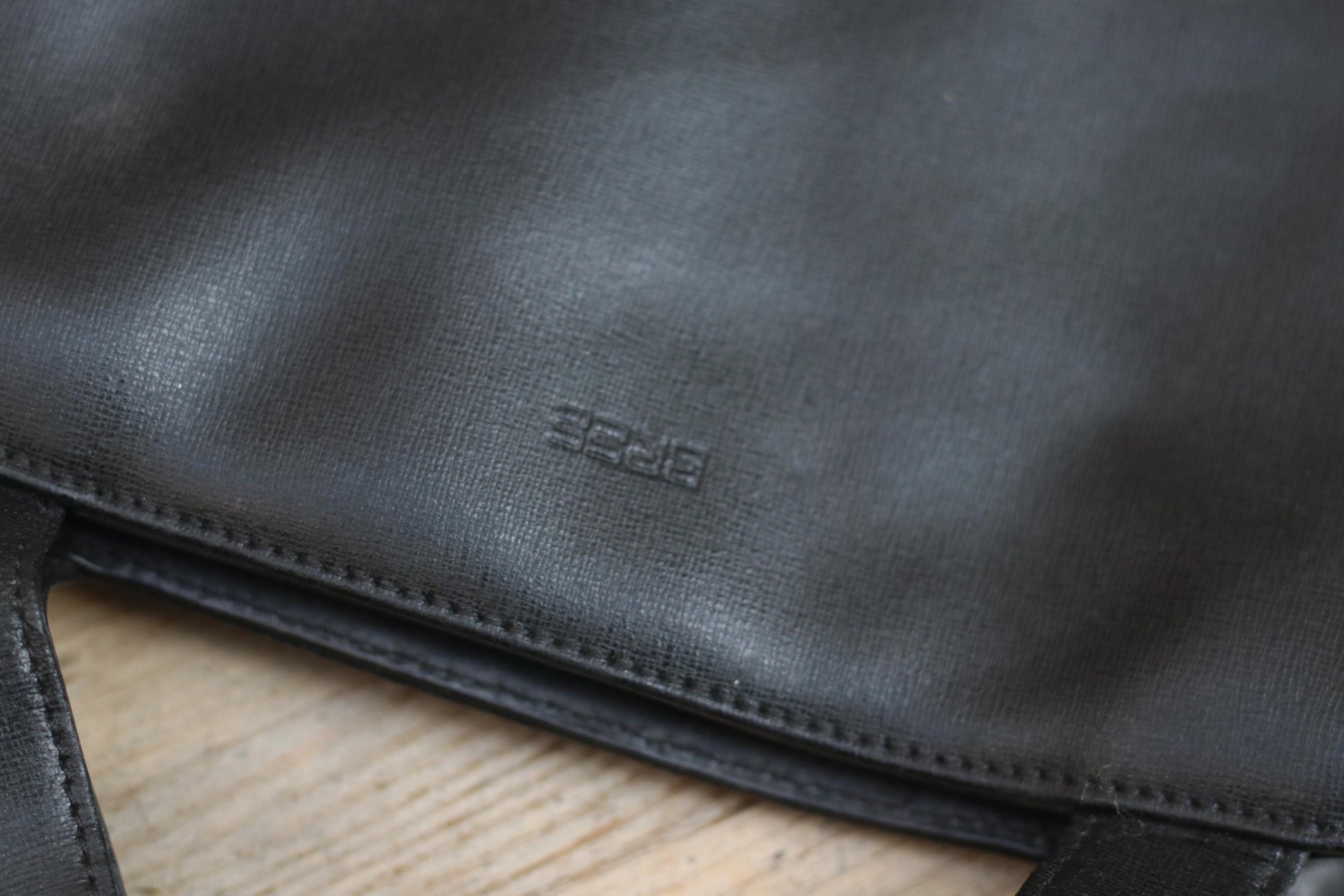 Vintage 90s Two-Tone Leather Shoulder Bag: Black & Red Minimalist Handbag