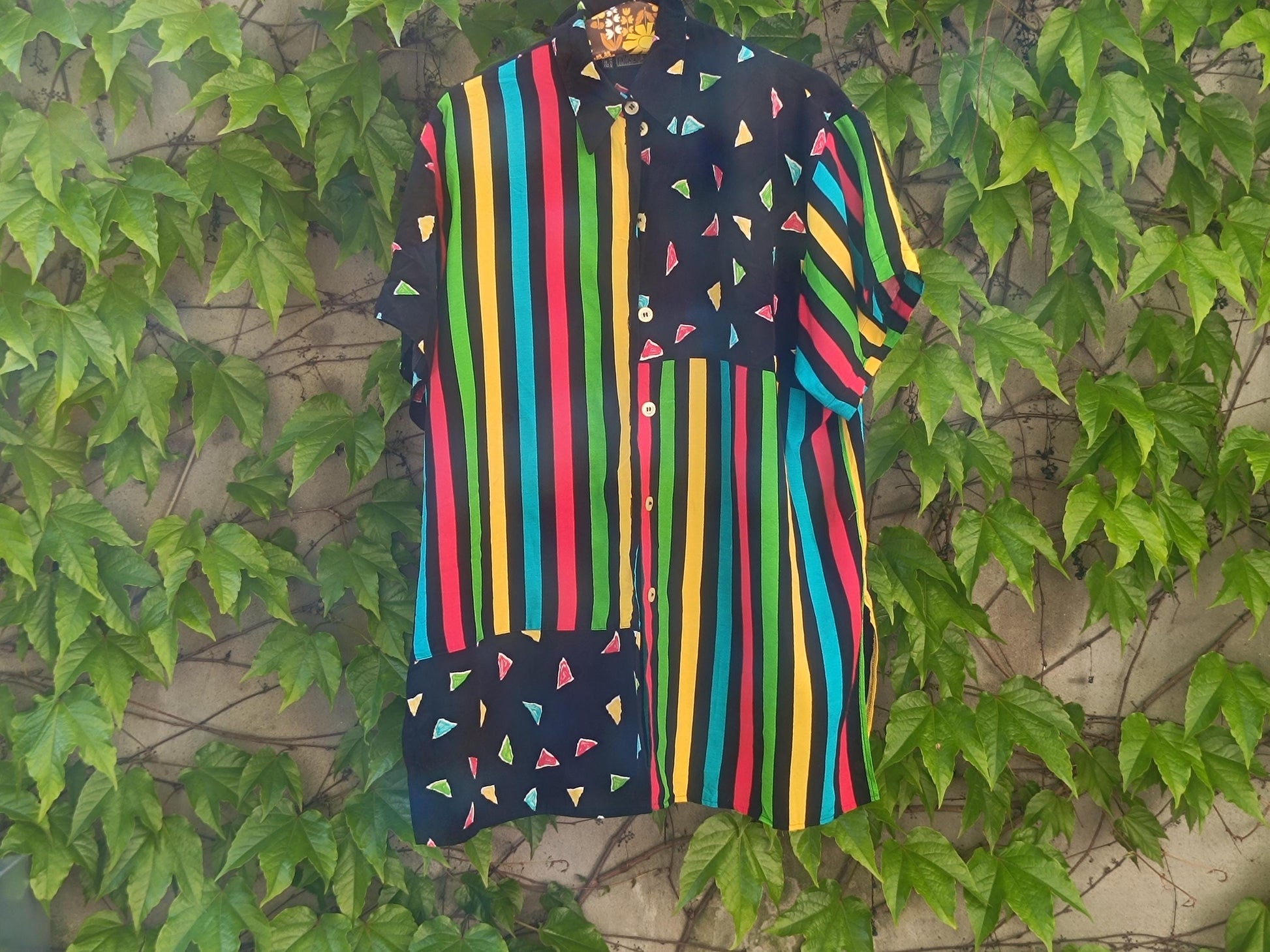 Vintage 80s Graphic Stripe Shirt | Unisex Retro Summer Bold Colorful Short Sleeve Top M/L