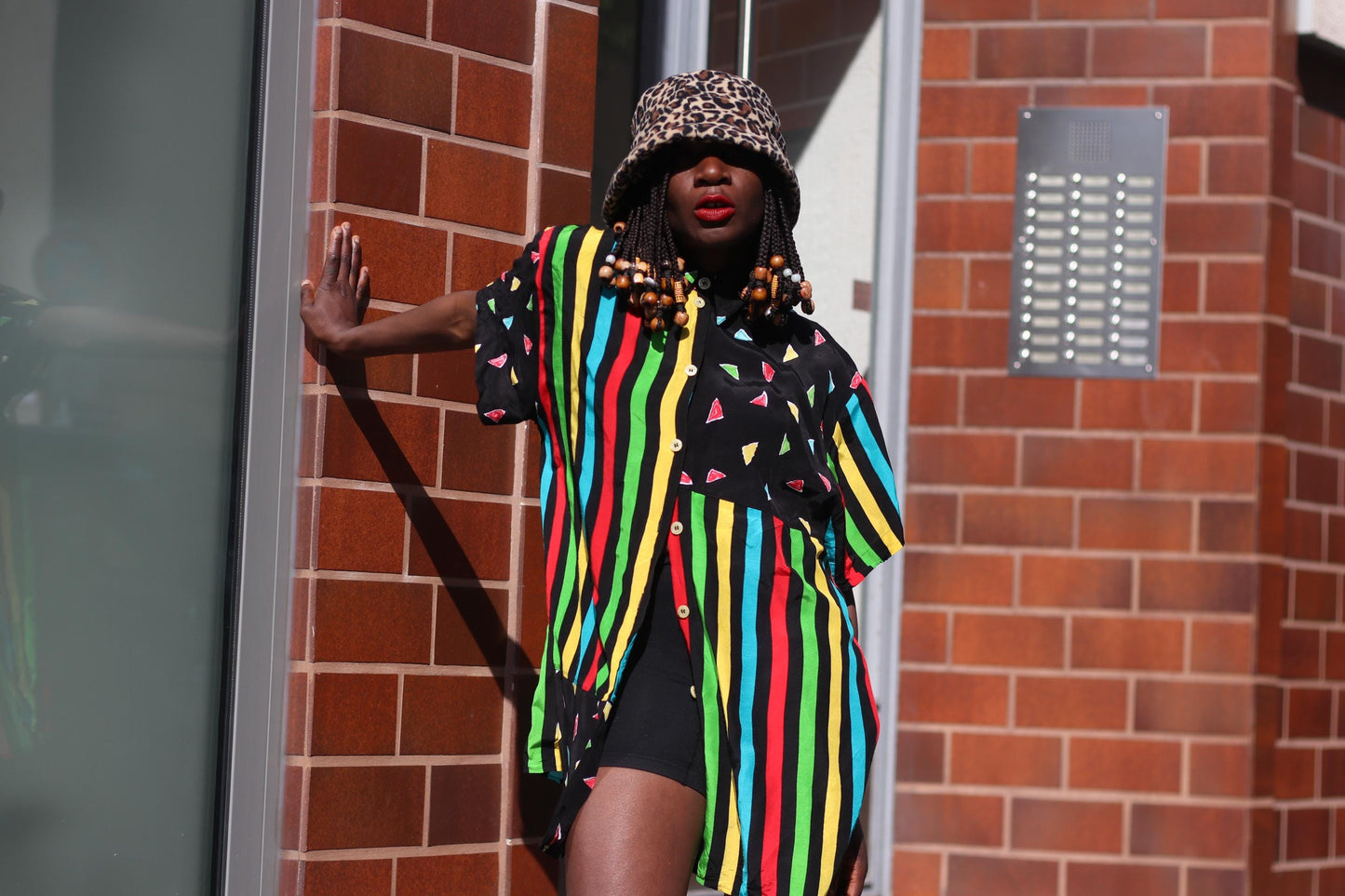 Vintage 80s Graphic Stripe Shirt | Unisex Retro Summer Bold Colorful Short Sleeve Top M/L