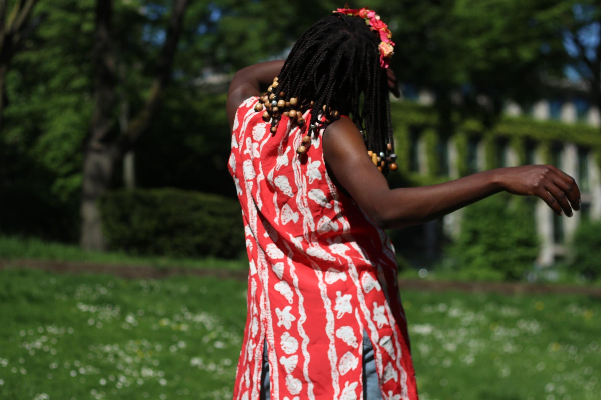 Vintage Red Floral Blouse | 90s Sleeveless Button Down | Retro Summer Top | Relaxed Fit Floral Shirt | Bold Pattern Tank | Size S-M