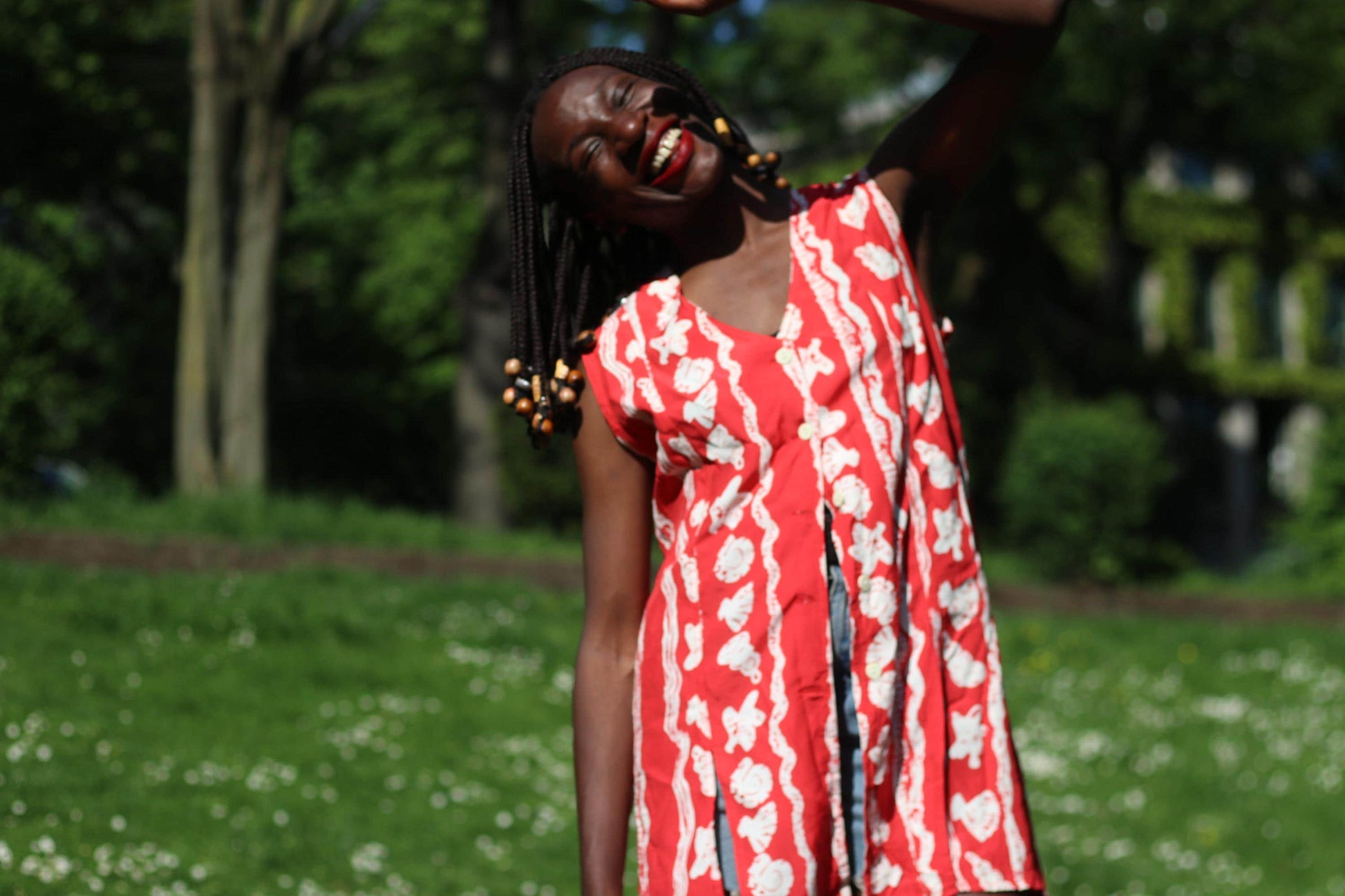 Vintage Red Floral Blouse | 90s Sleeveless Button Down | Retro Summer Top | Relaxed Fit Floral Shirt | Bold Pattern Tank | Size S-M