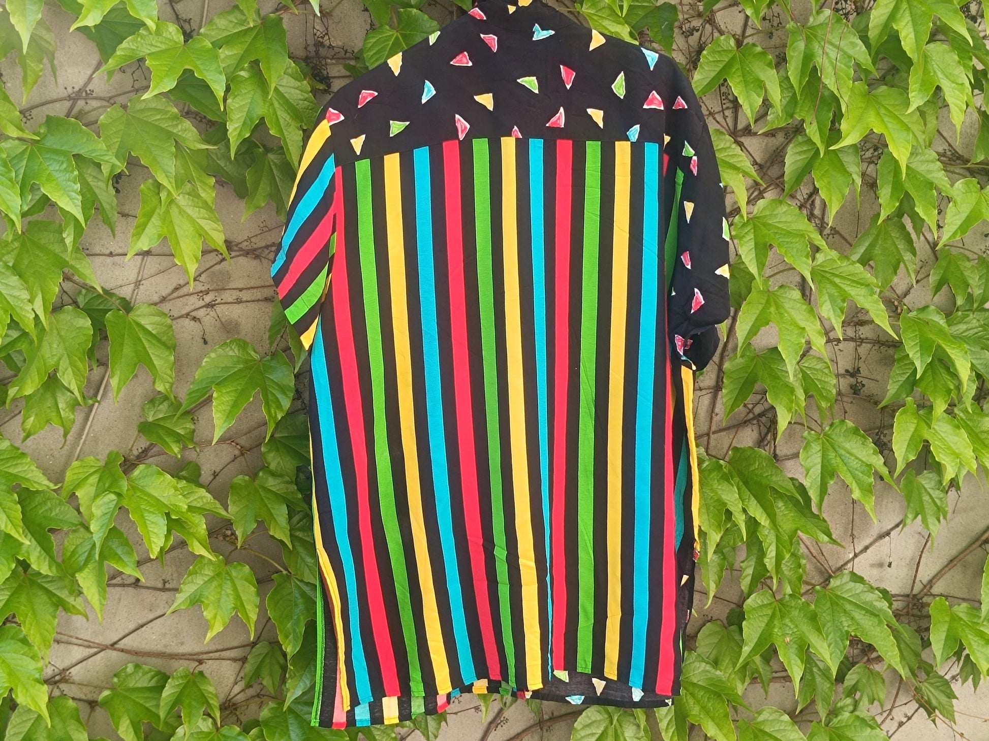 Vintage 80s Graphic Stripe Shirt | Unisex Retro Summer Bold Colorful Short Sleeve Top M/L