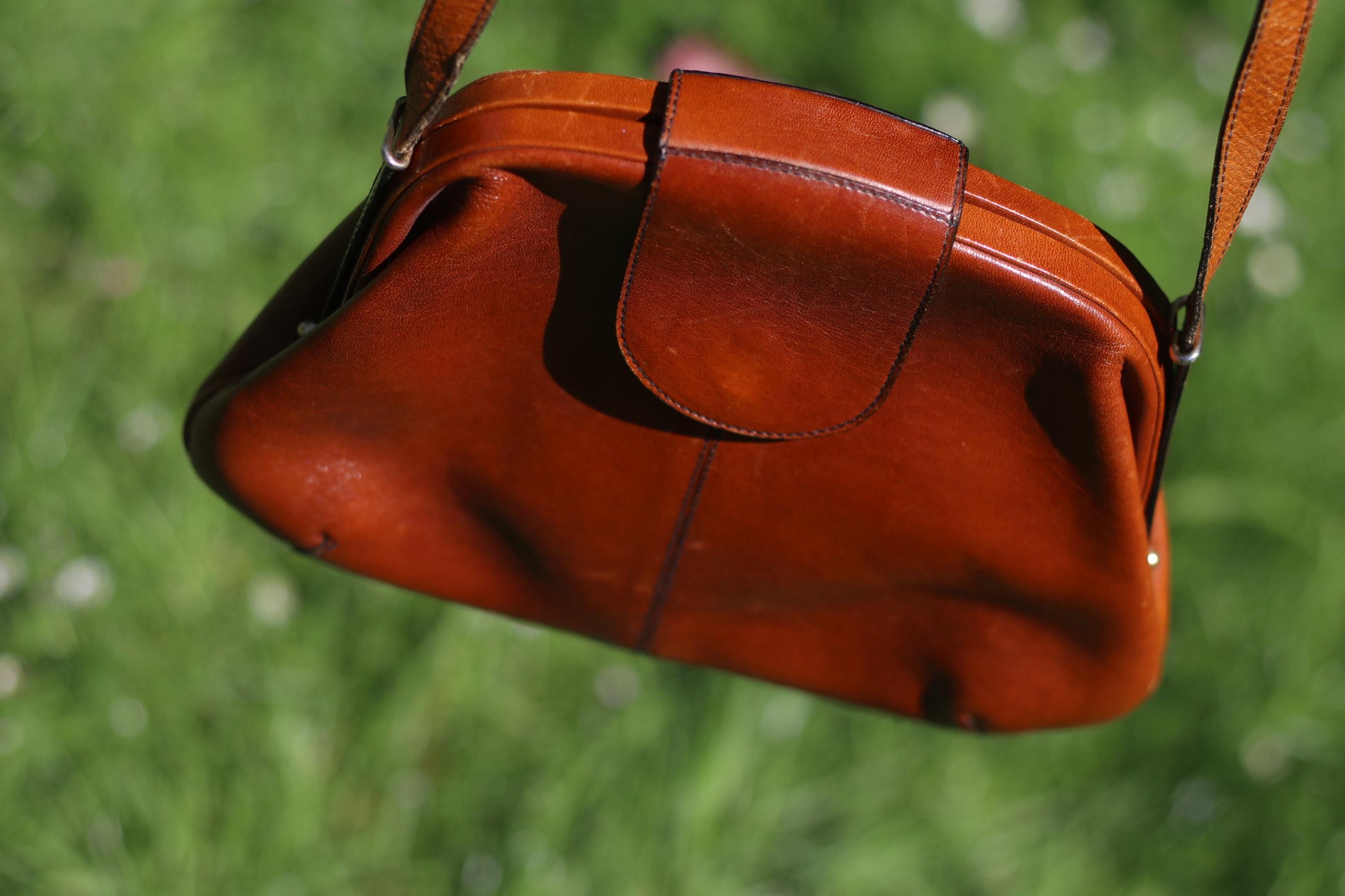 Vintage 70s Leather Shoulder Bag | Genuine Saddle Brown Purse | Minimalist Retro Handbag | Classic Everyday Style