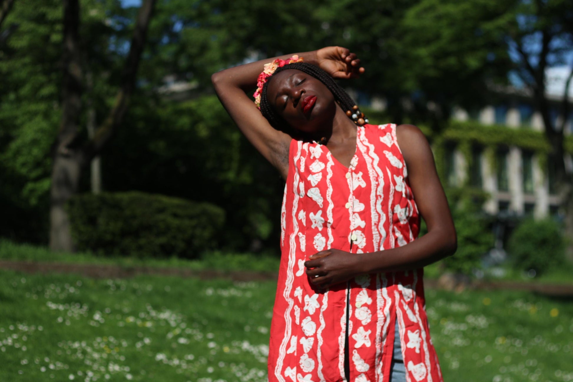 Vintage Red Floral Blouse | 90s Sleeveless Button Down | Retro Summer Top | Relaxed Fit Floral Shirt | Bold Pattern Tank | Size S-M