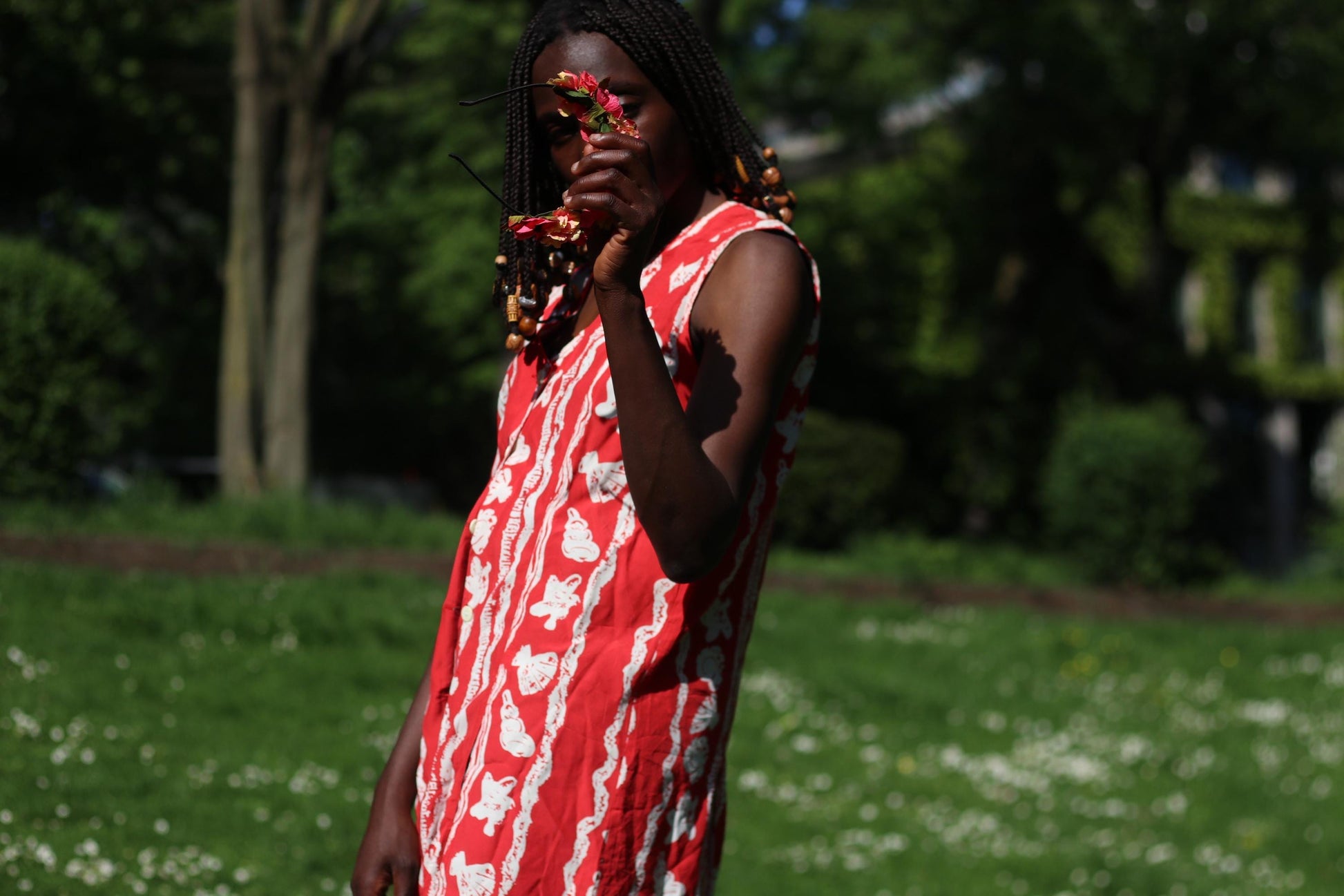 Vintage Red Floral Blouse | 90s Sleeveless Button Down | Retro Summer Top | Relaxed Fit Floral Shirt | Bold Pattern Tank | Size S-M