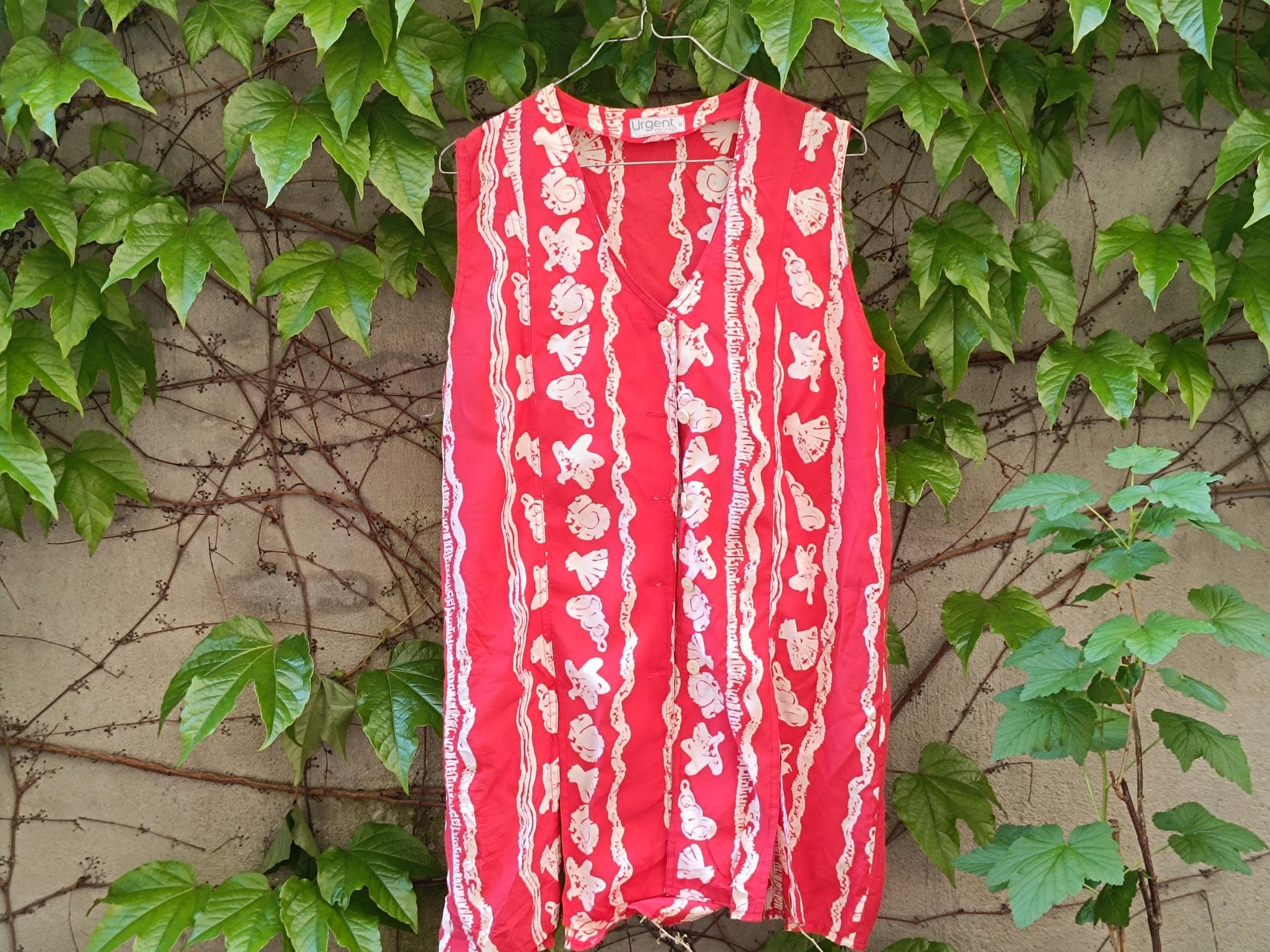 Vintage Red Floral Blouse | 90s Sleeveless Button Down | Retro Summer Top | Relaxed Fit Floral Shirt | Bold Pattern Tank | Size S-M