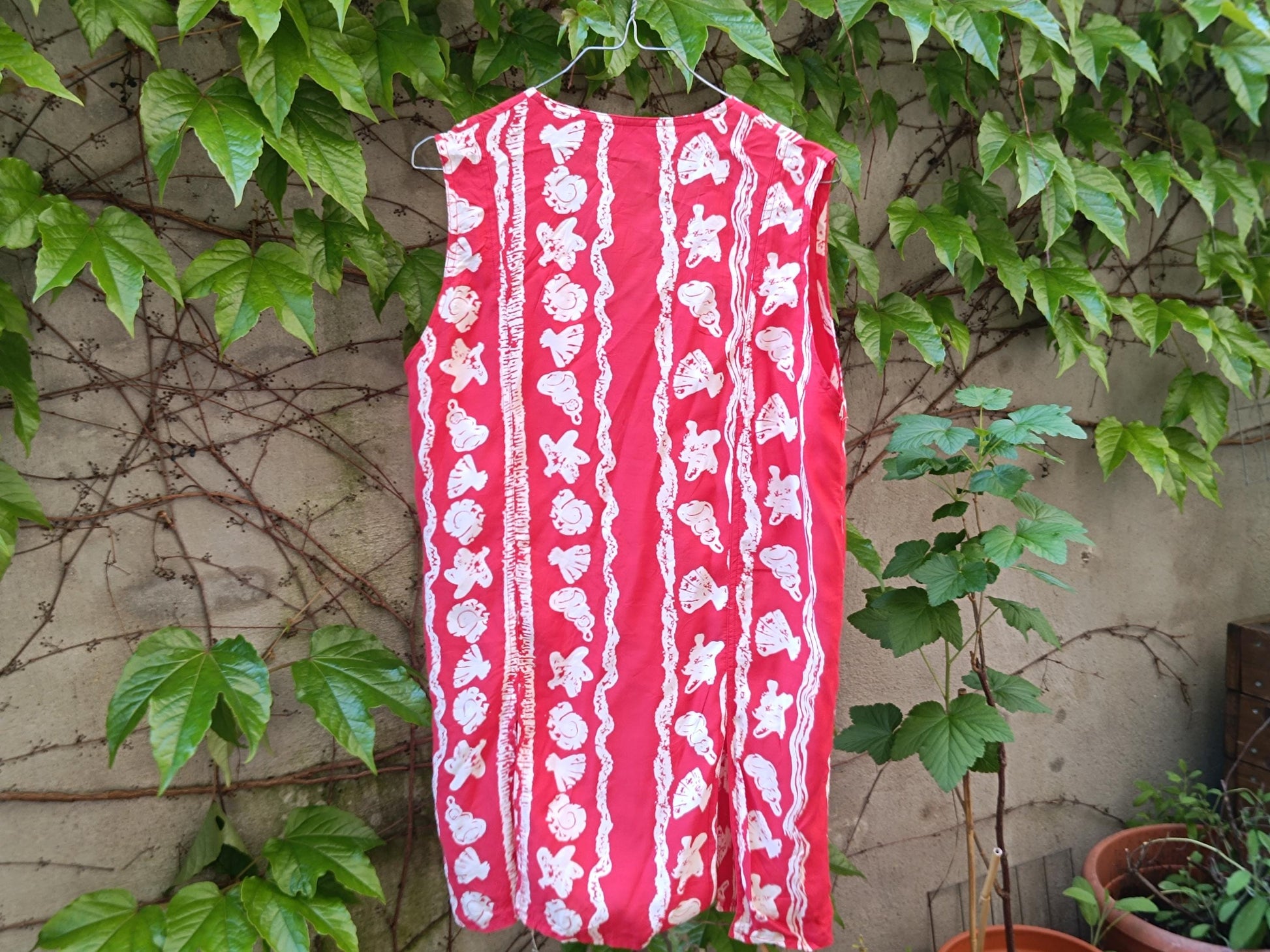 Vintage Red Floral Blouse | 90s Sleeveless Button Down | Retro Summer Top | Relaxed Fit Floral Shirt | Bold Pattern Tank | Size S-M