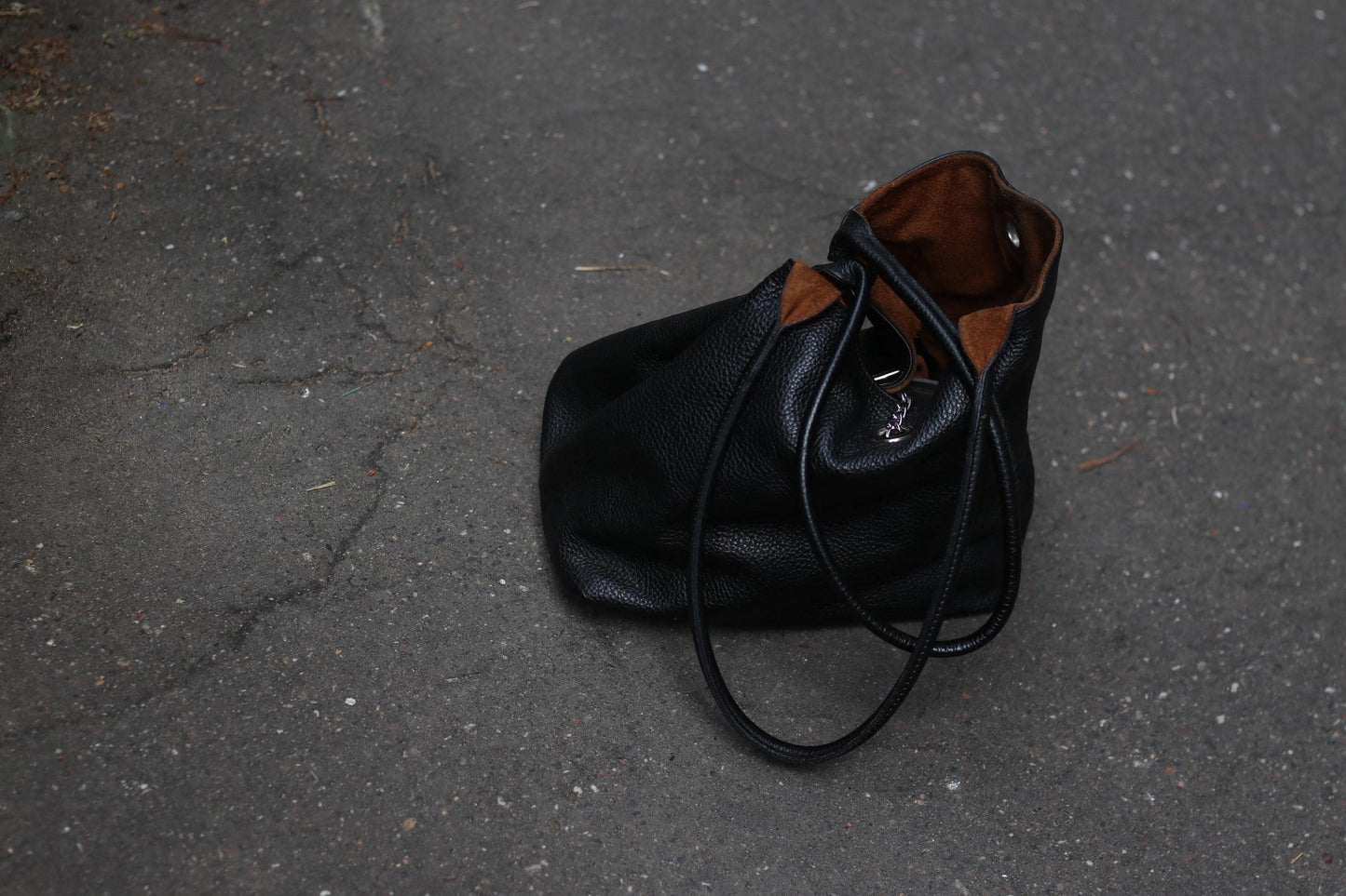 Vintage Black Pebbled Leather Tote Bag | Oversized Slouchy Shoulder Bag | Classic Everyday Carryall with Chain Detail