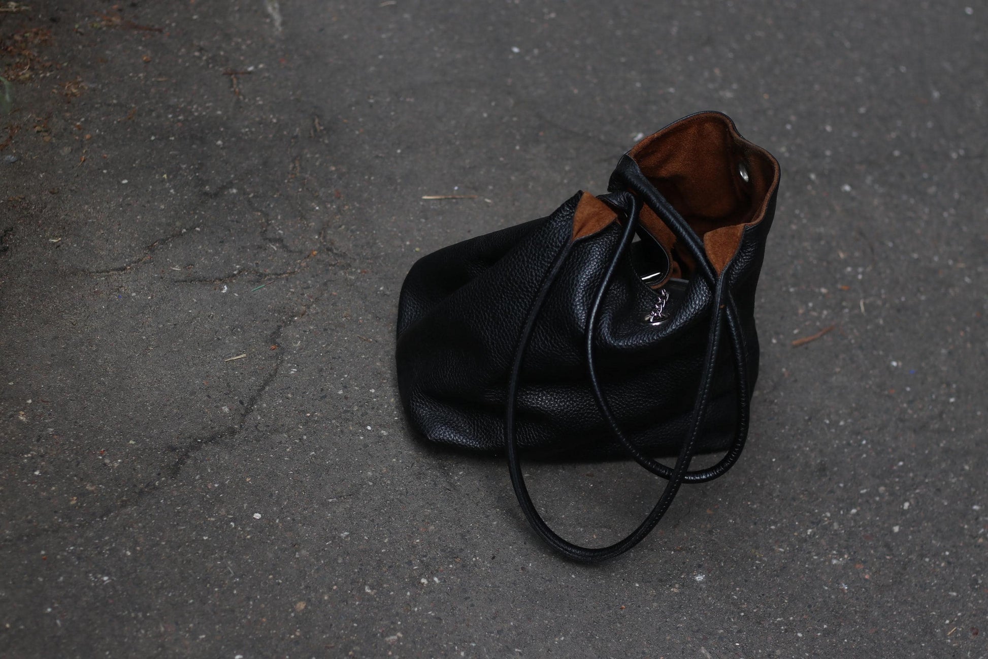 Vintage Black Pebbled Leather Tote Bag | Oversized Slouchy Shoulder Bag | Classic Everyday Carryall with Chain Detail