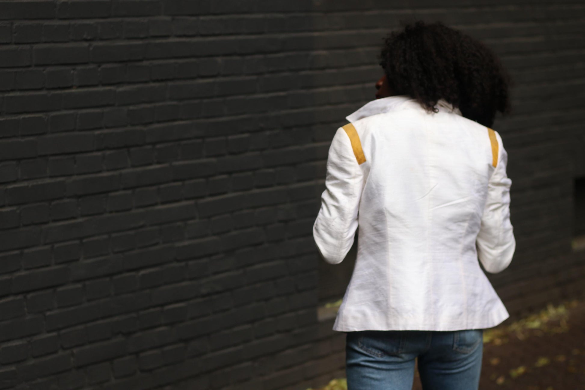 90s Silk Blazer– Vintage lightweight Jacket–Minimalist White and Gold Eveningwear Shirt |