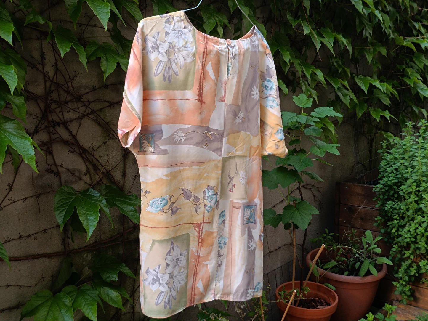 Vintage Pastel Abstract Print Blouse: 80s/90s Retro Button-Up (S-M)