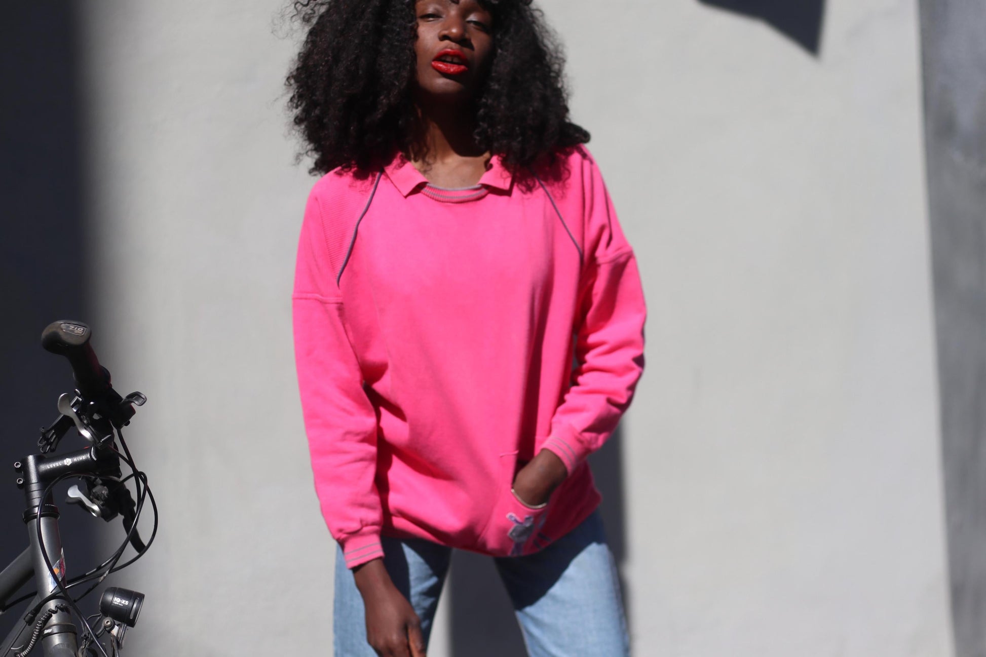 Vintage 80s Hot Pink Graphic Sweatshirt – Oversized Pullover with Zip Pocket & Cartoon Patch – Funky Retro Streetwear