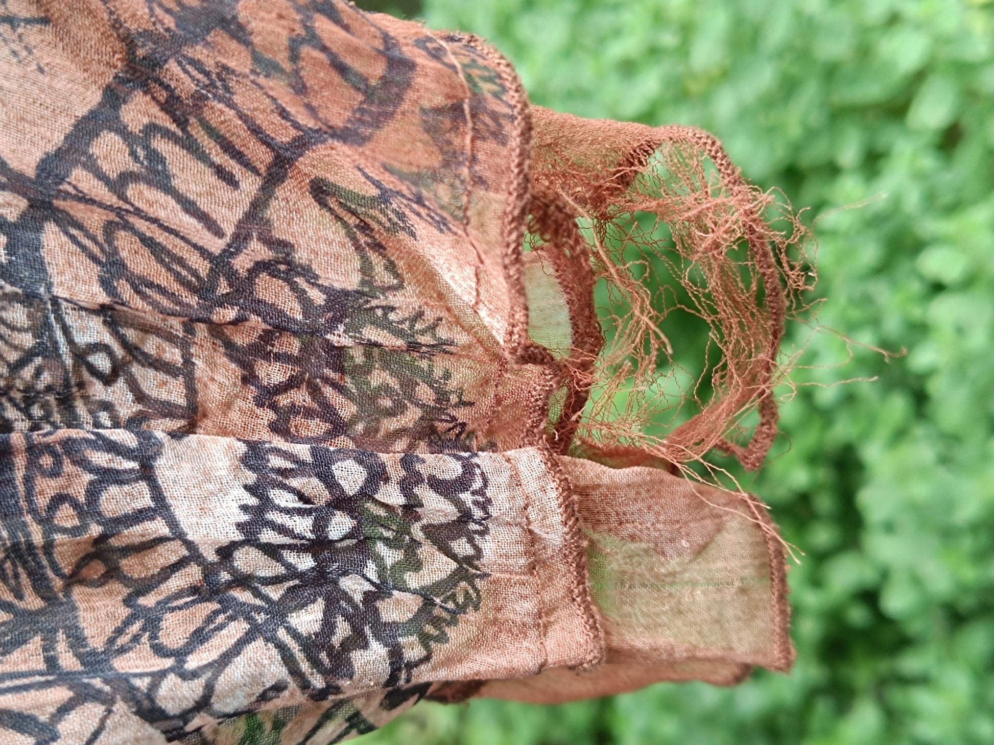 Vintage Floral Print Blouse: Y2K Brown Long Sleeve Shirt