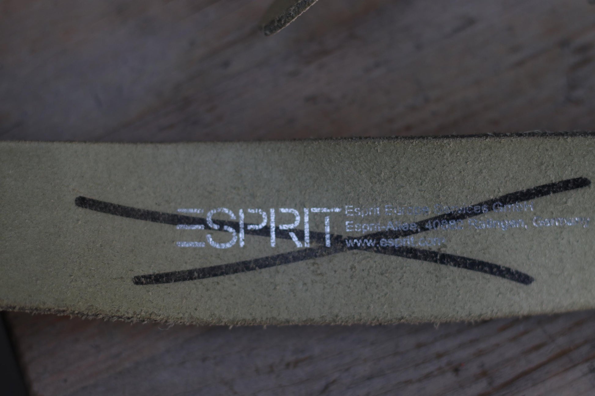 Y2K Metallic Leather Belt – Esprit Logo Buckle, Crackle Texture Silver Waist Acessory, 2000s Statement Piece