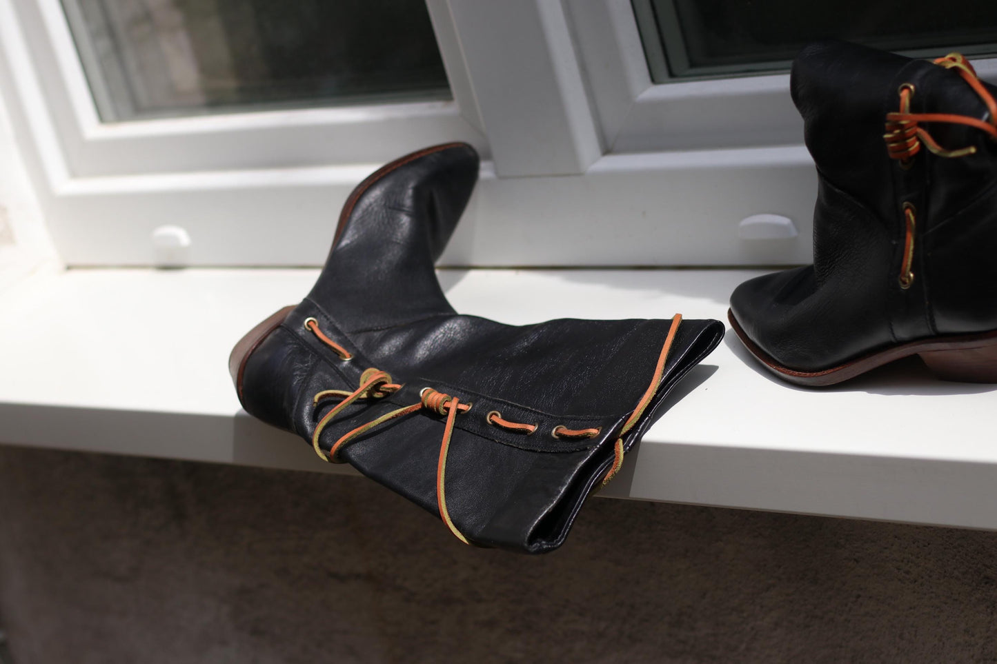 Vintage Black Leather Riding Boots: 70s Italian-Made Lace-Up EU 36