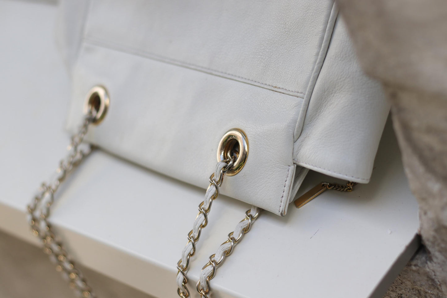 90s White Leather Bag| Vintage Chic Handbag With Chain Strap| Minimalist Shoulderbag