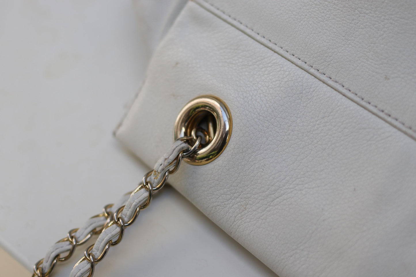 90s White Leather Bag| Vintage Chic Handbag With Chain Strap| Minimalist Shoulderbag