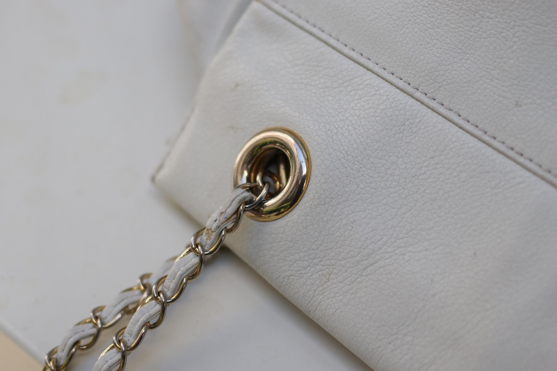 90s White Leather Bag| Vintage Chic Handbag With Chain Strap| Minimalist Shoulderbag