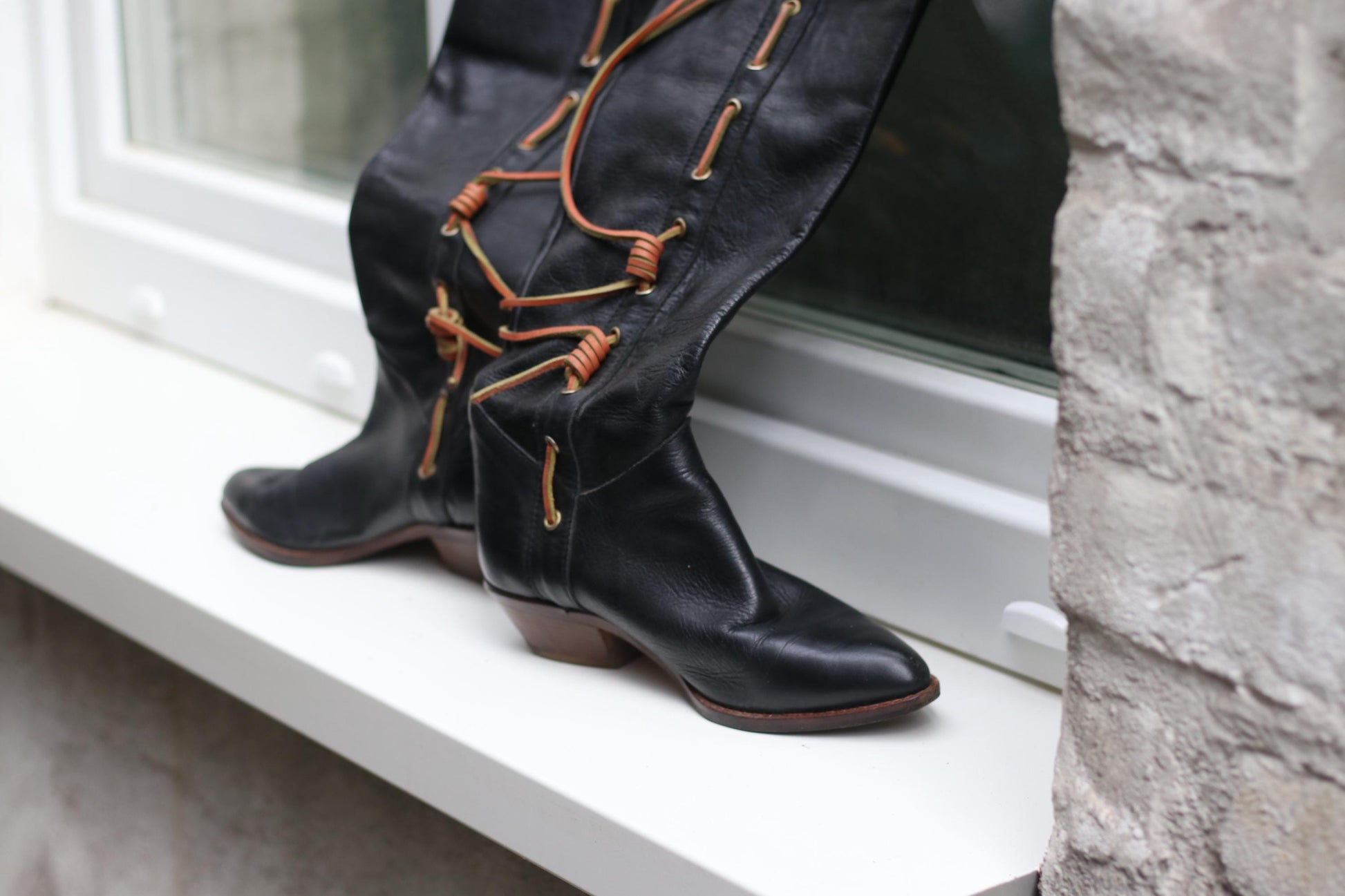 Vintage Black Leather Riding Boots: 70s Italian-Made Lace-Up EU 36