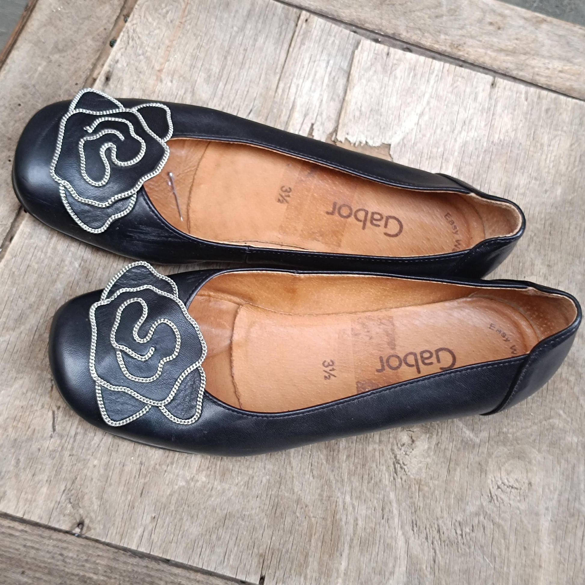 Vintage Gabor Black Leather Ballet Flats with Rose Appliqué – Size 3.5 UK – Elegant Retro Slip-On Shoes for Women