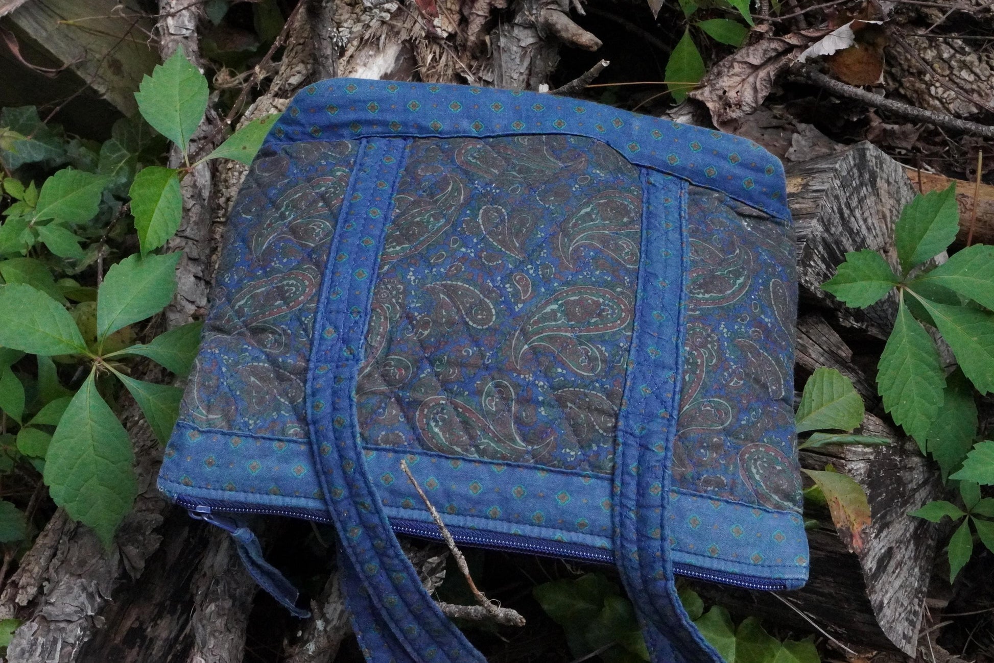 Vintage Blue Quilted Paisley Shoulder Bag – Retro Fabric Tote