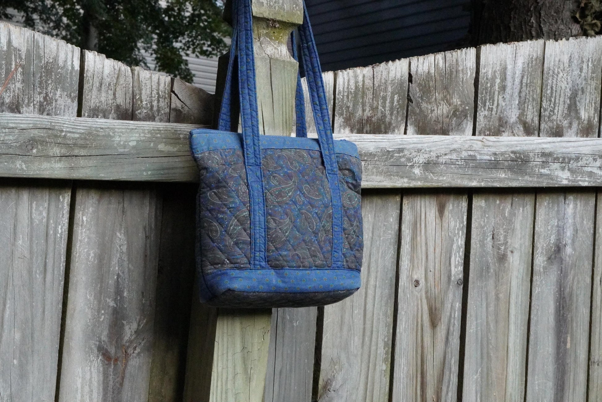 Vintage Blue Quilted Paisley Shoulder Bag – Retro Fabric Tote