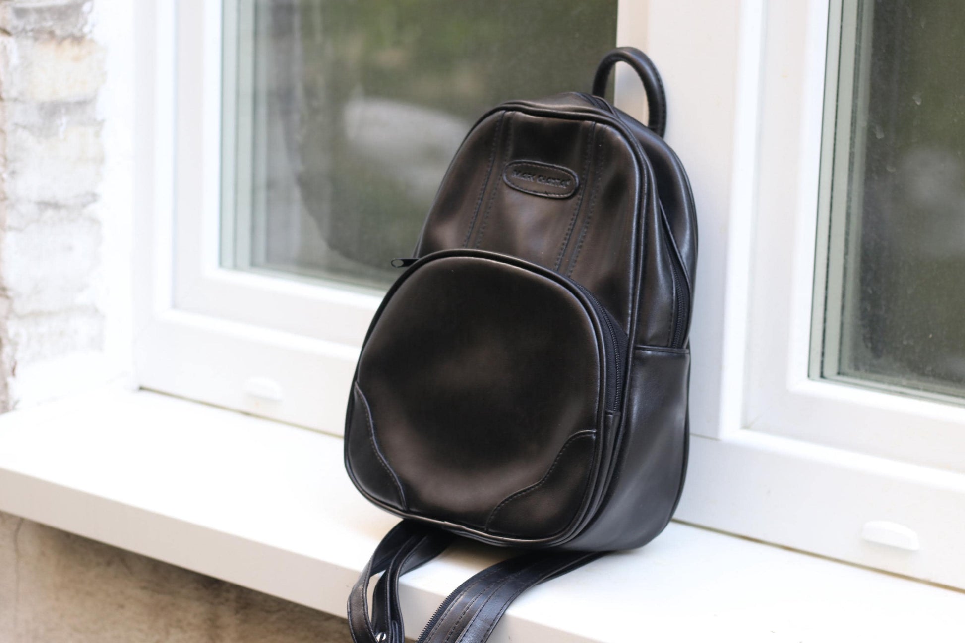 Vintage Leather-Look Mini Backpack: Chic Women's Daypack