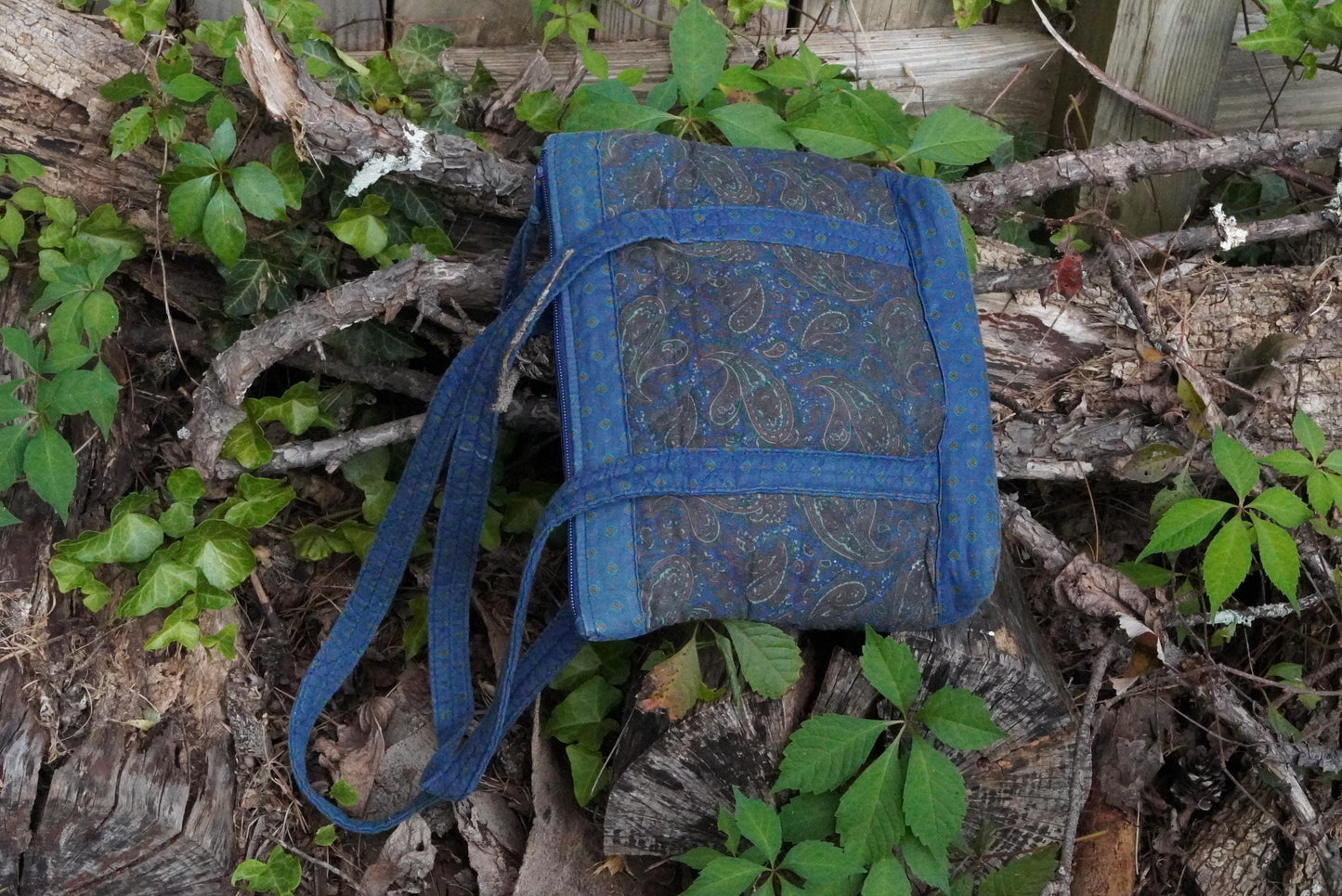 Vintage Blue Quilted Paisley Shoulder Bag – Retro Fabric Tote