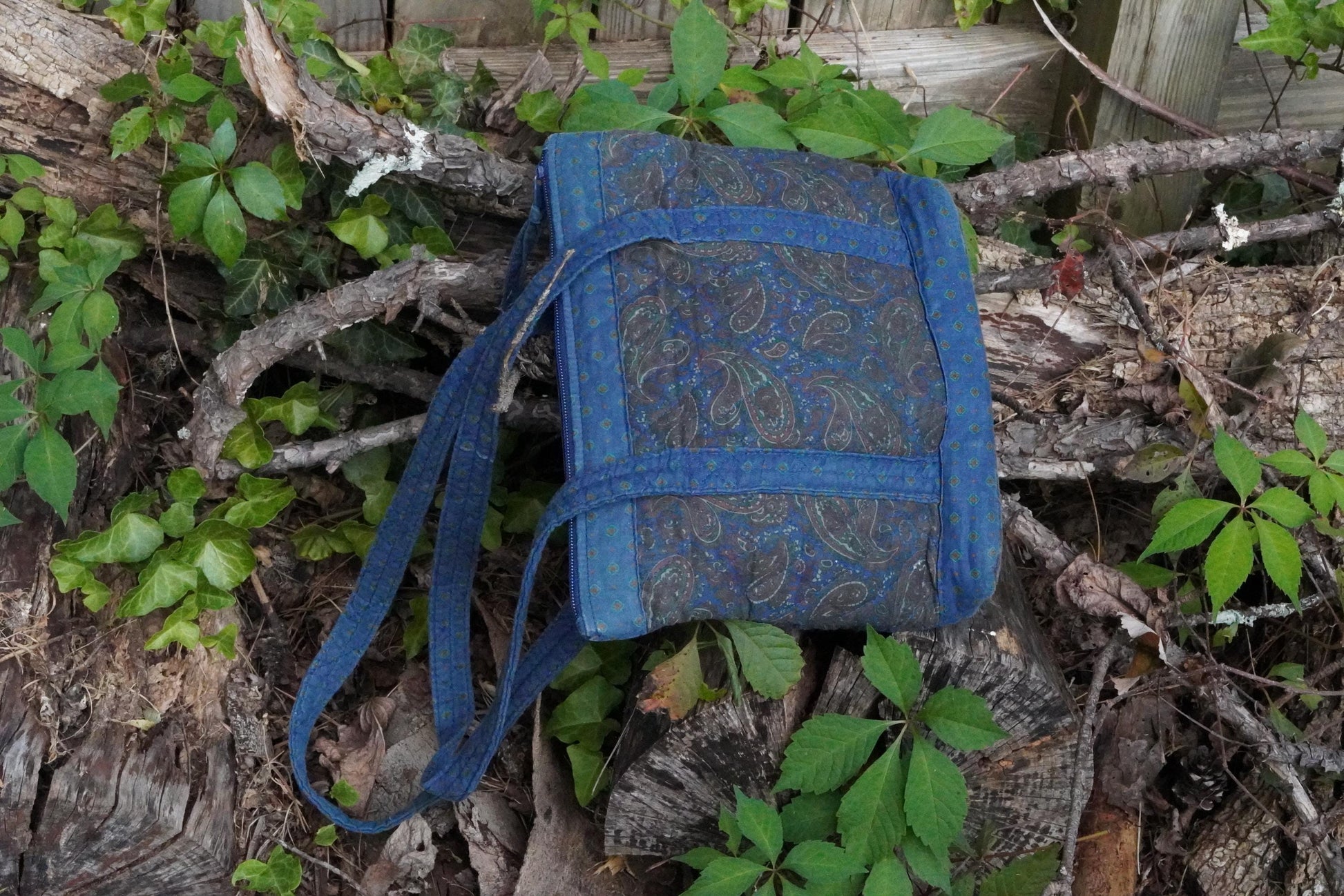 Vintage Blue Quilted Paisley Shoulder Bag – Retro Fabric Tote