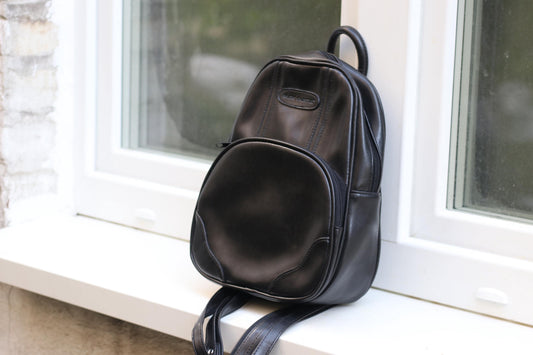 Vintage Leather-Look Mini Backpack: Chic Women's Daypack