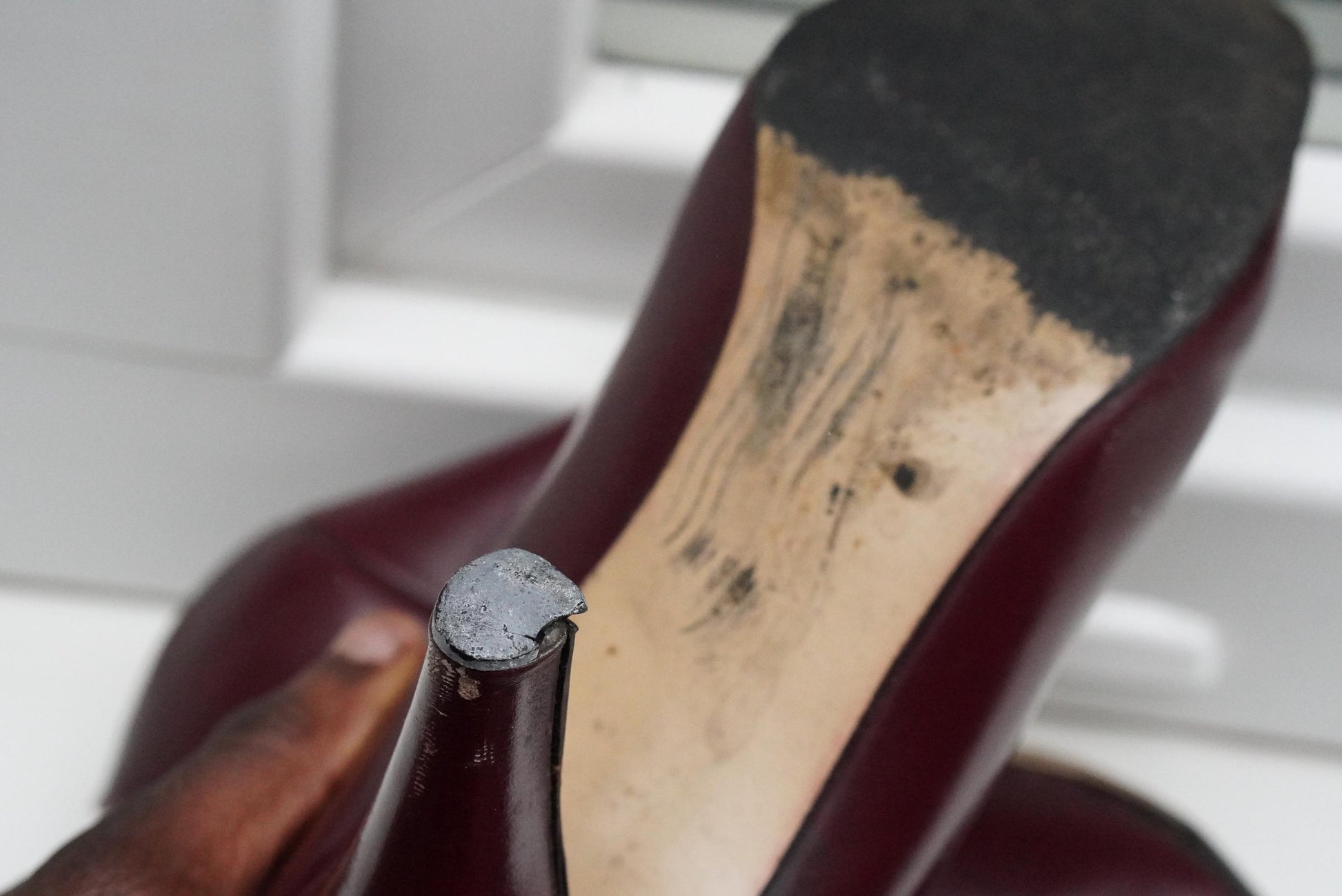 Vintage Etienne Aigner Heels Pumps Burgundy Oxblood Leather Gold A Logo Classic