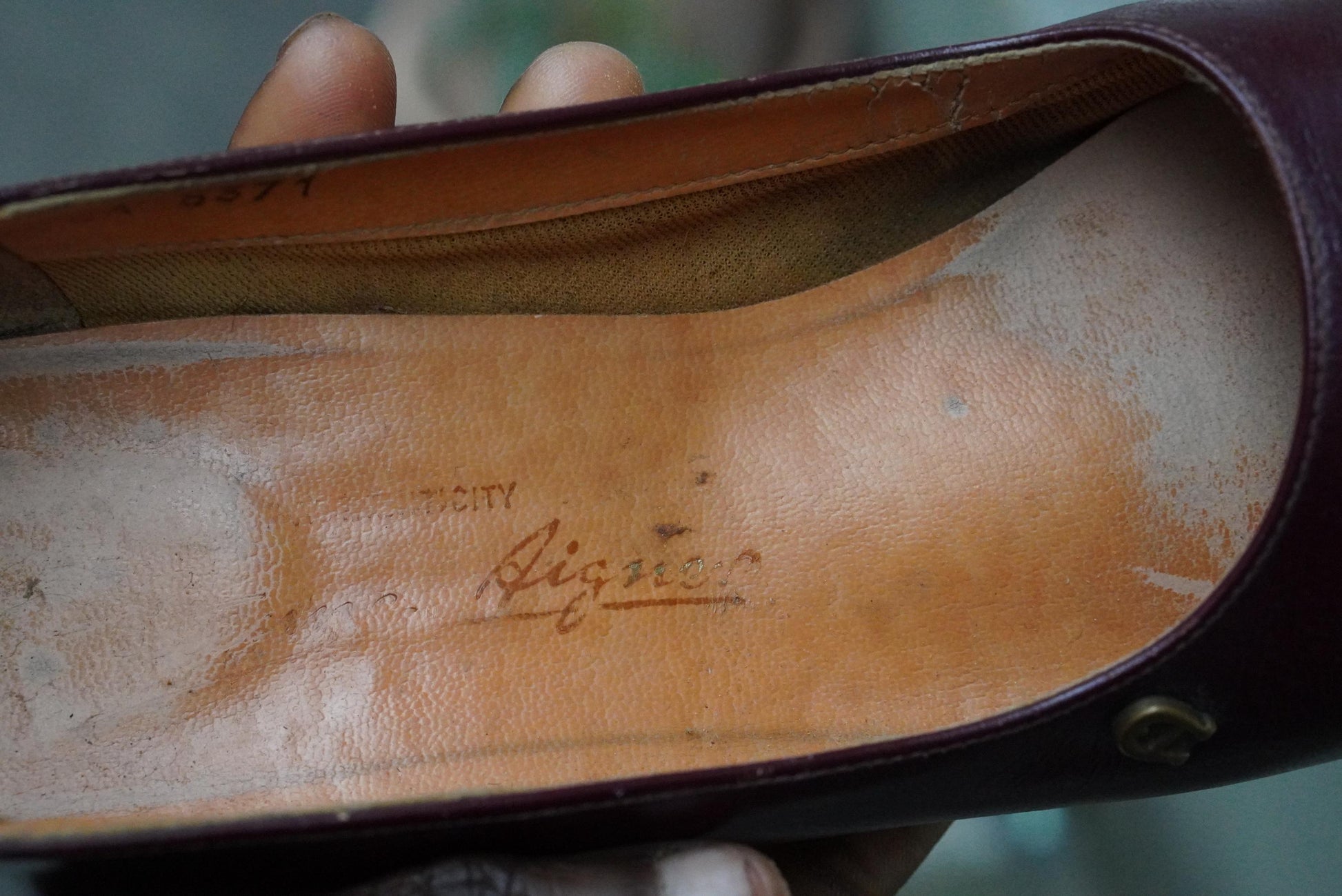 Vintage Etienne Aigner Heels Pumps Burgundy Oxblood Leather Gold A Logo Classic